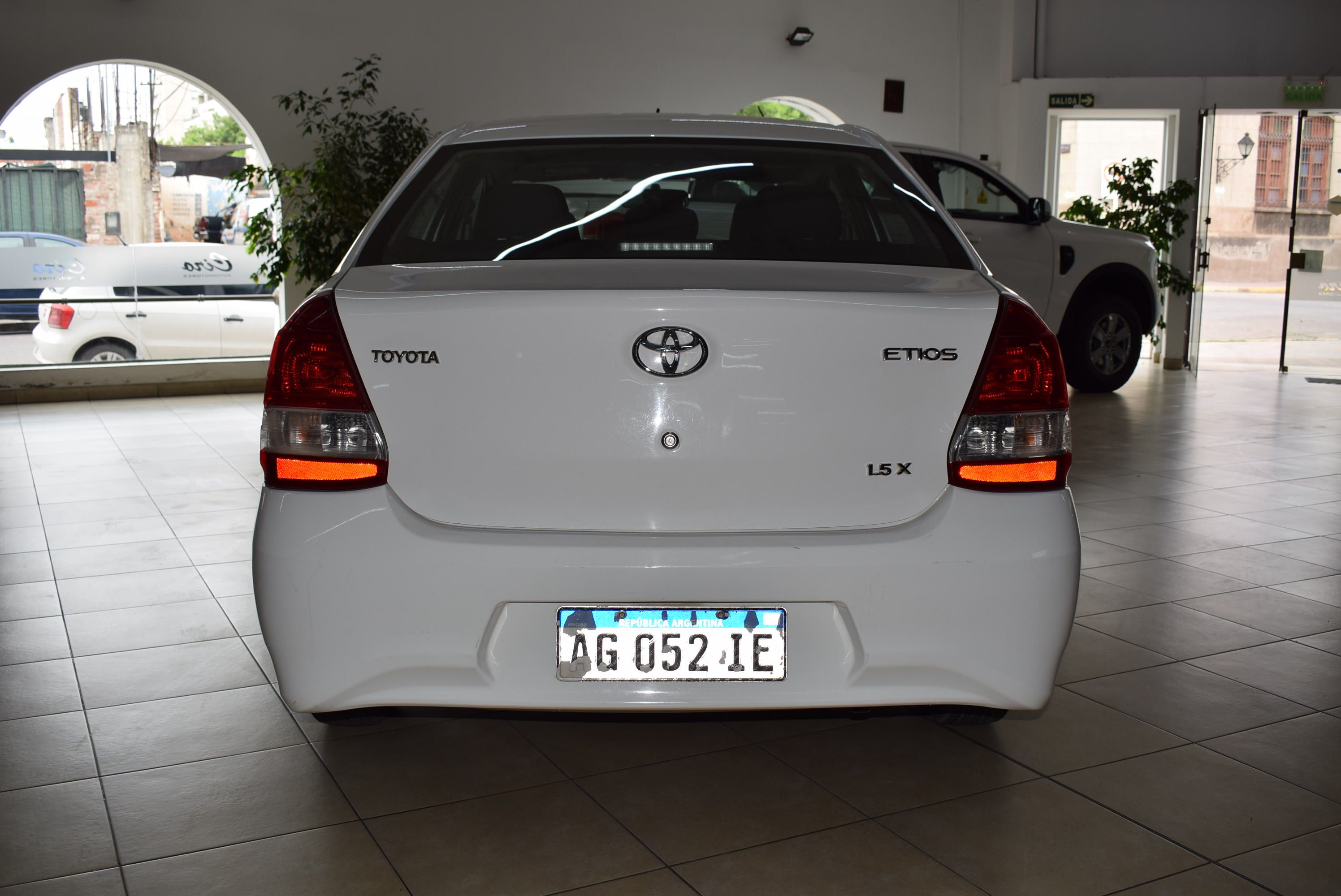 Toyota ETIOS X 1.5  6