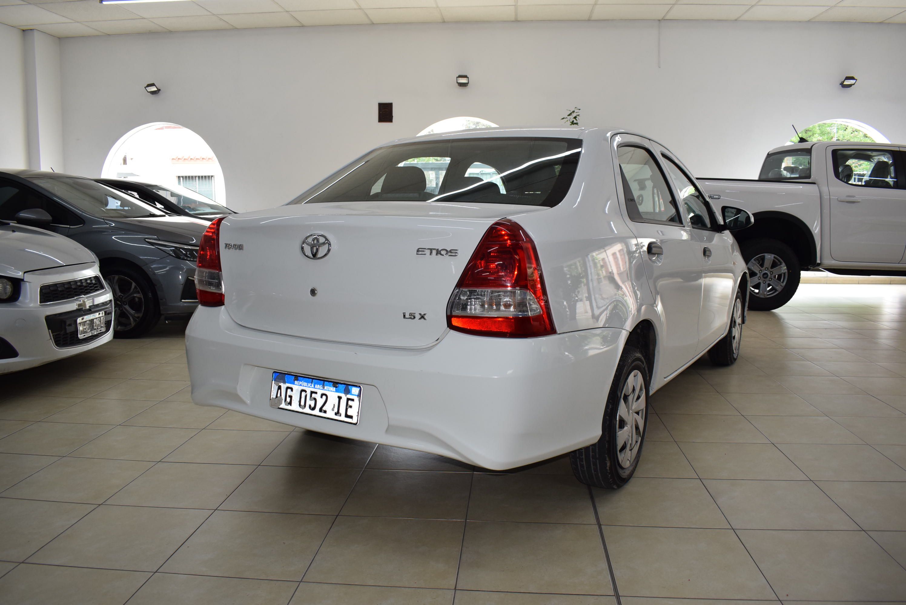 Toyota ETIOS X 1.5  7