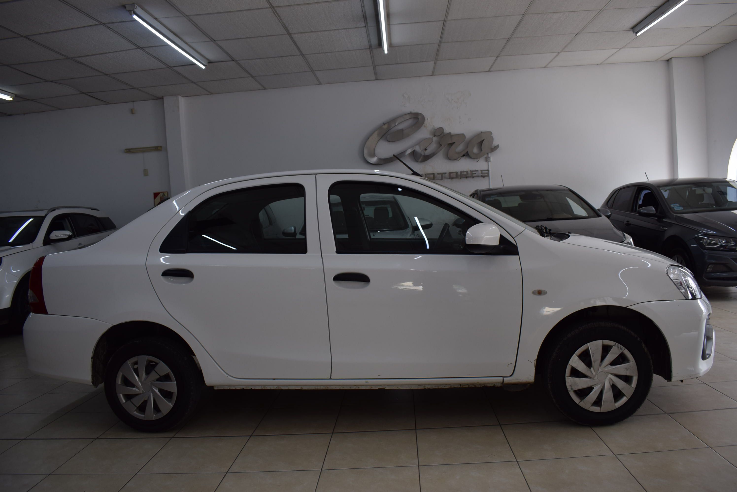 Toyota ETIOS X 1.5  8