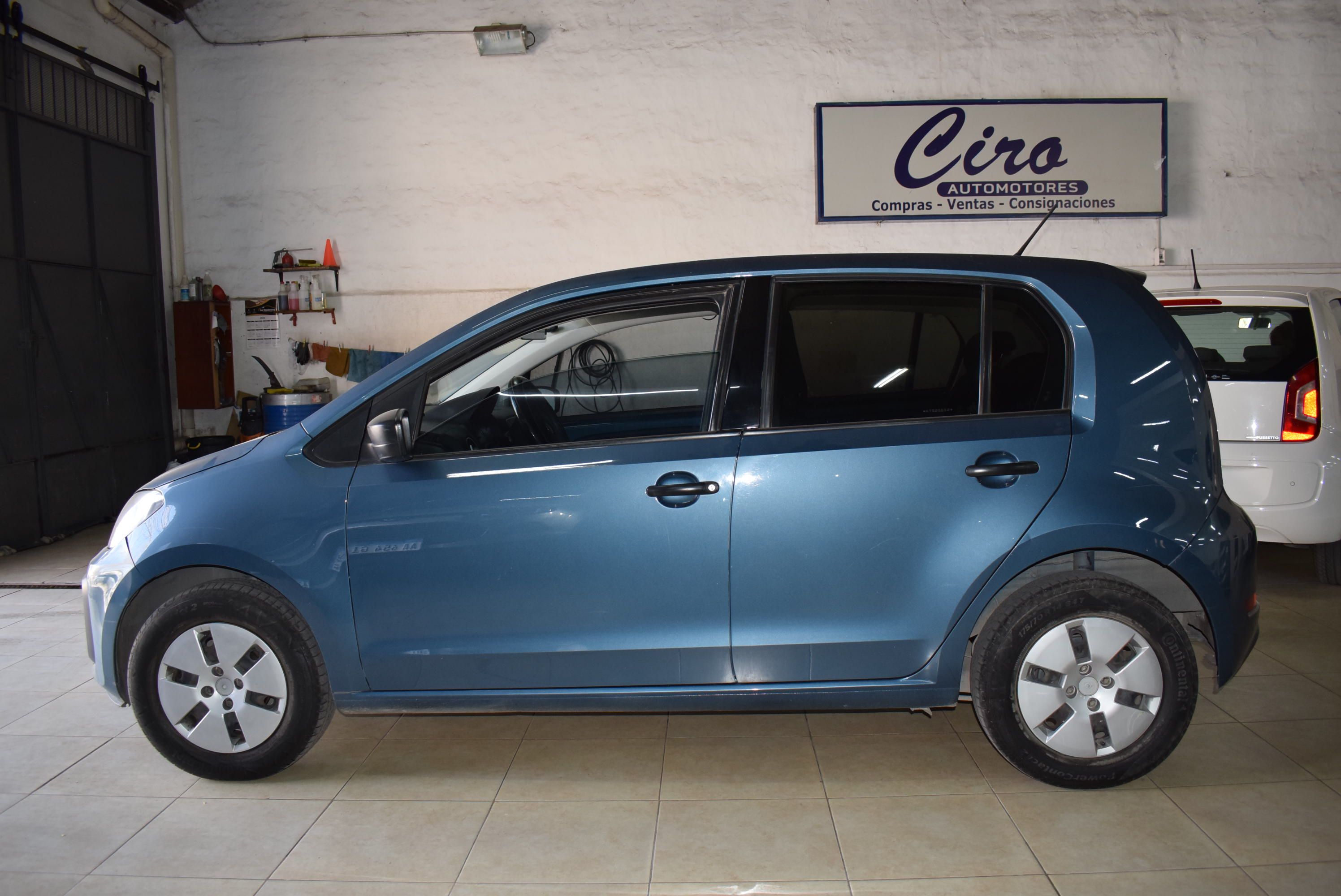 Volkswagen UP TAKE AA 4