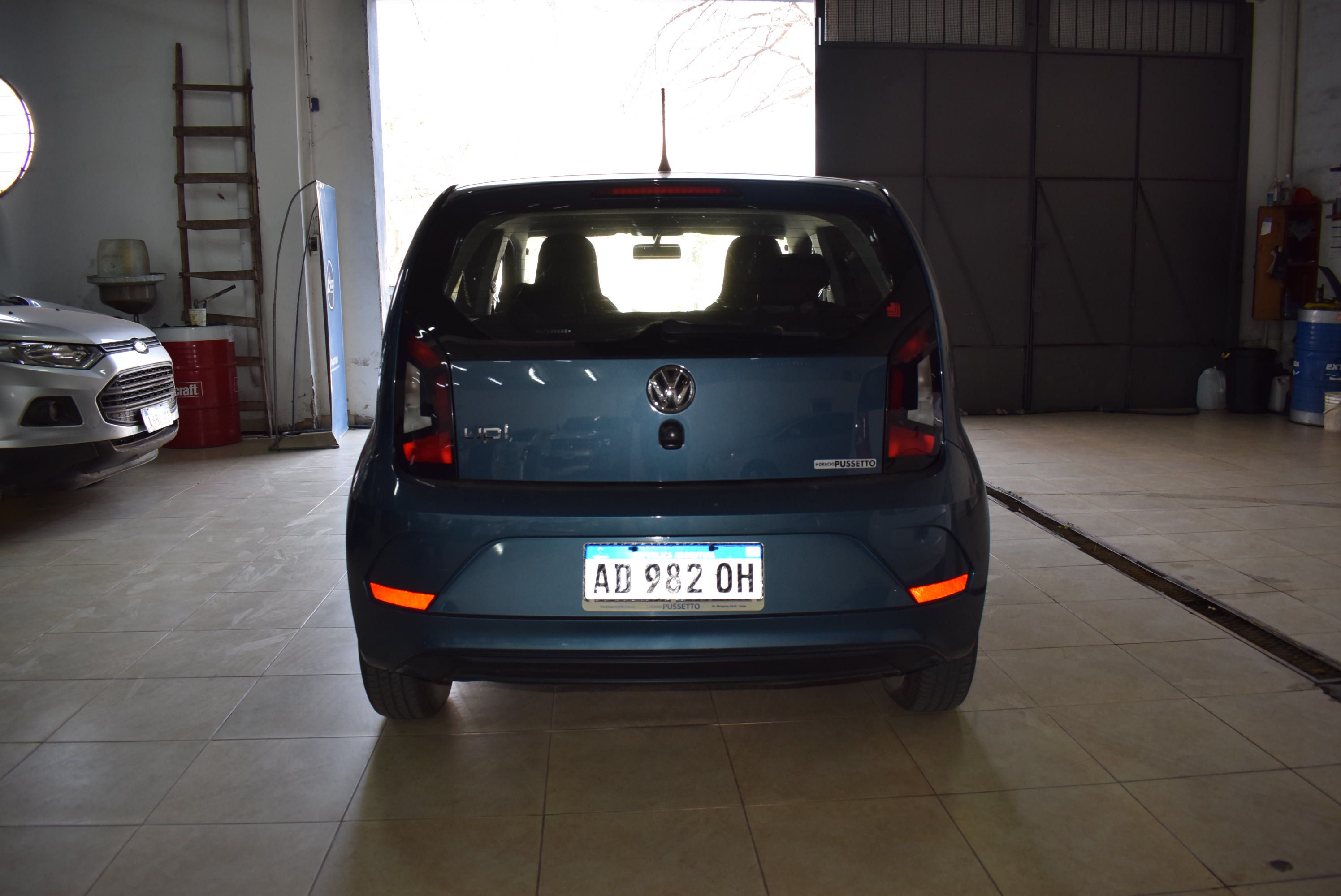 Volkswagen UP TAKE AA 6