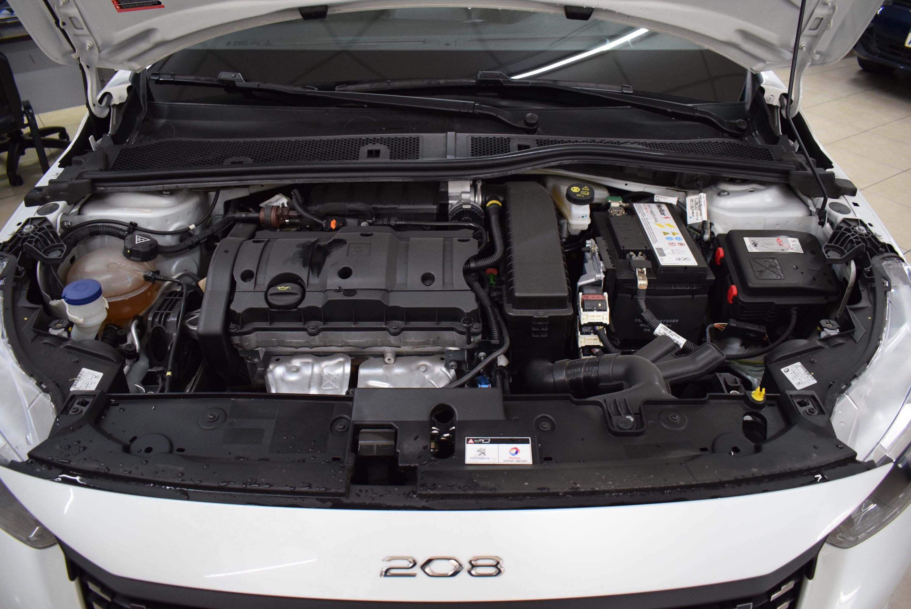 Peugeot 208 ALLURE  7