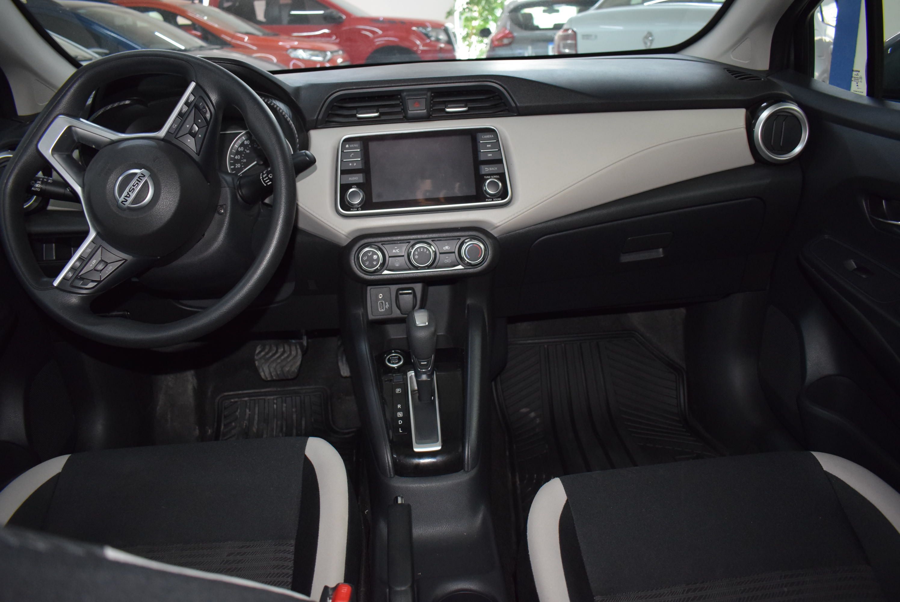 Nissan VERSA ADVANCE CVT 3