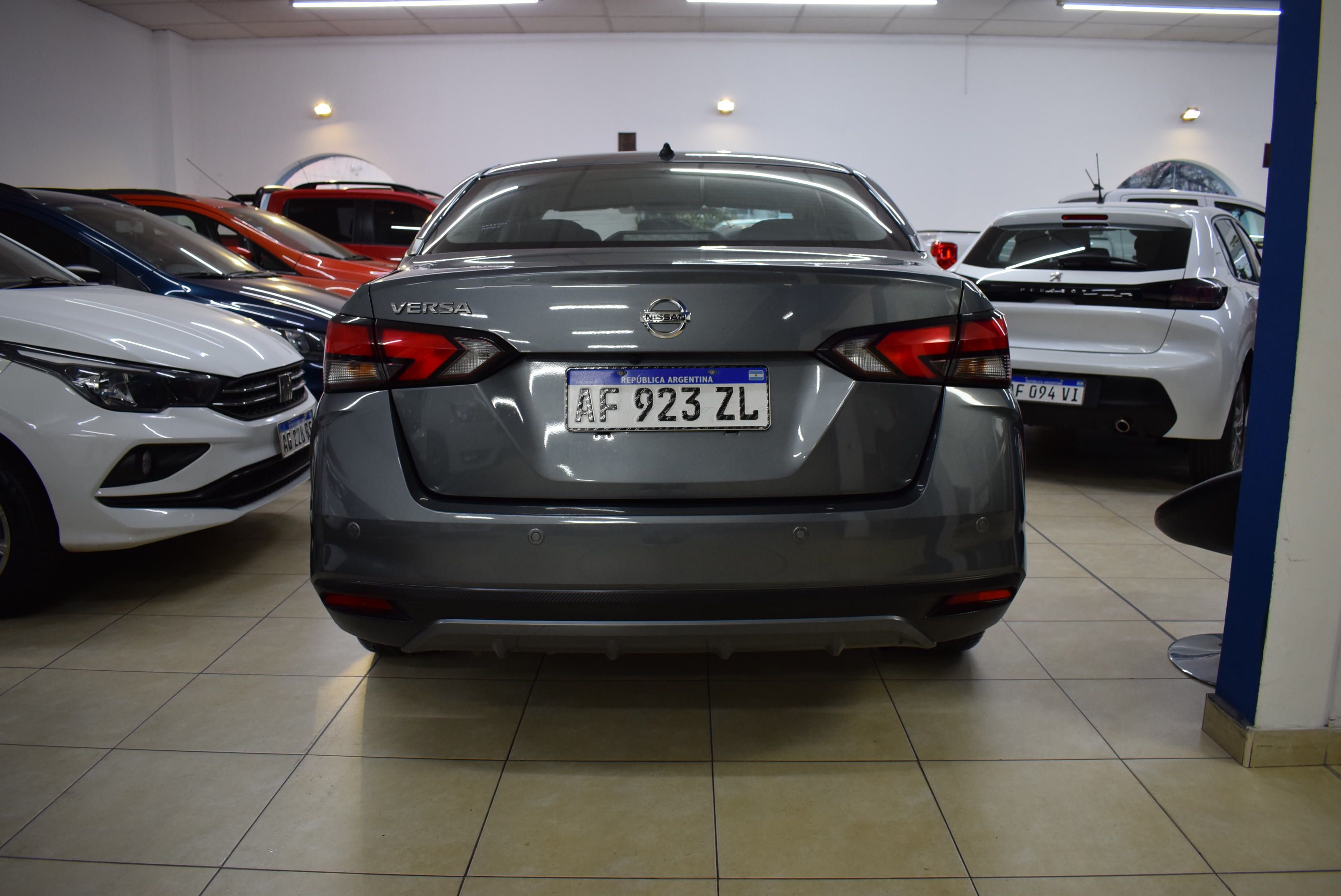 Nissan VERSA ADVANCE CVT 7