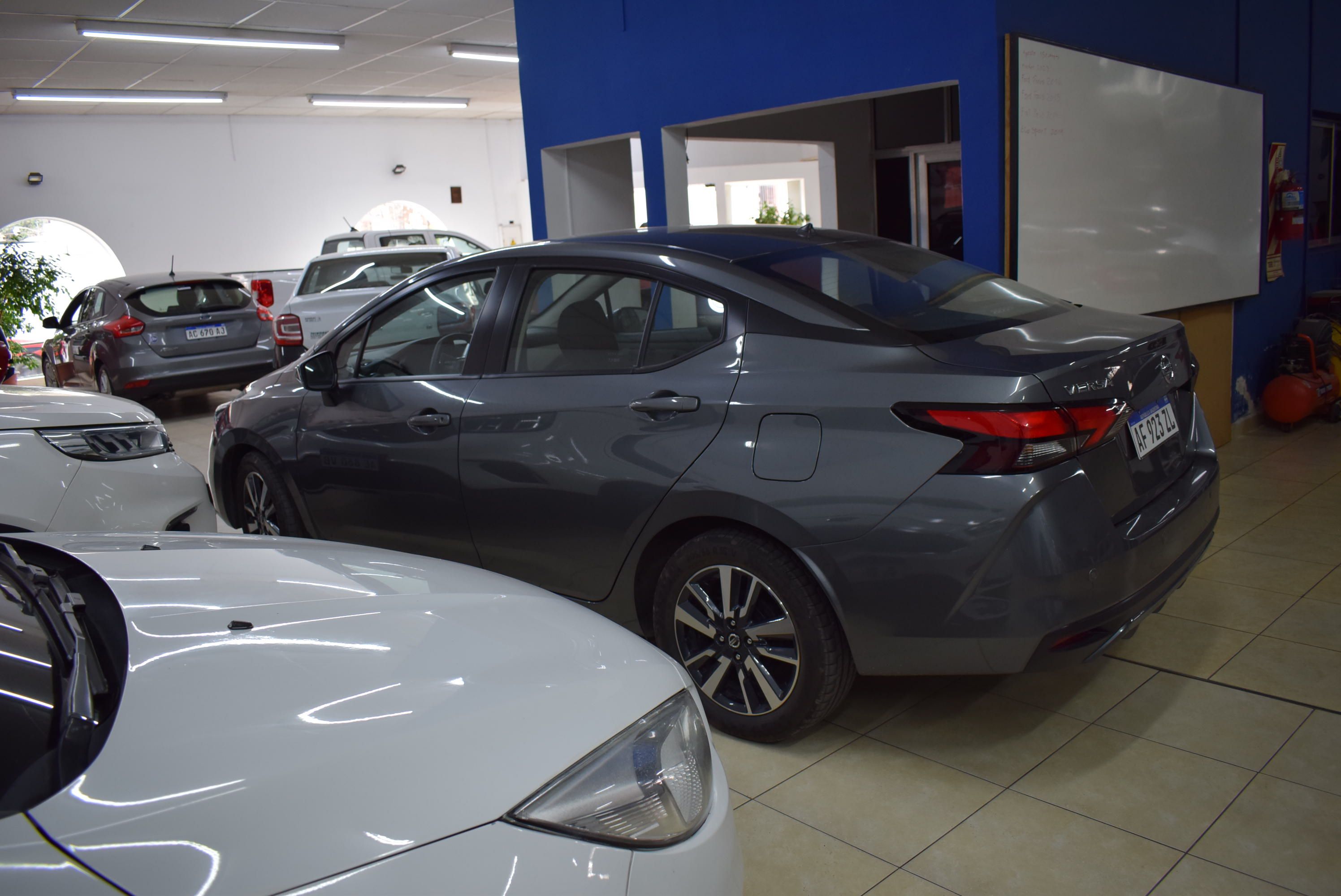 Nissan VERSA ADVANCE CVT 8