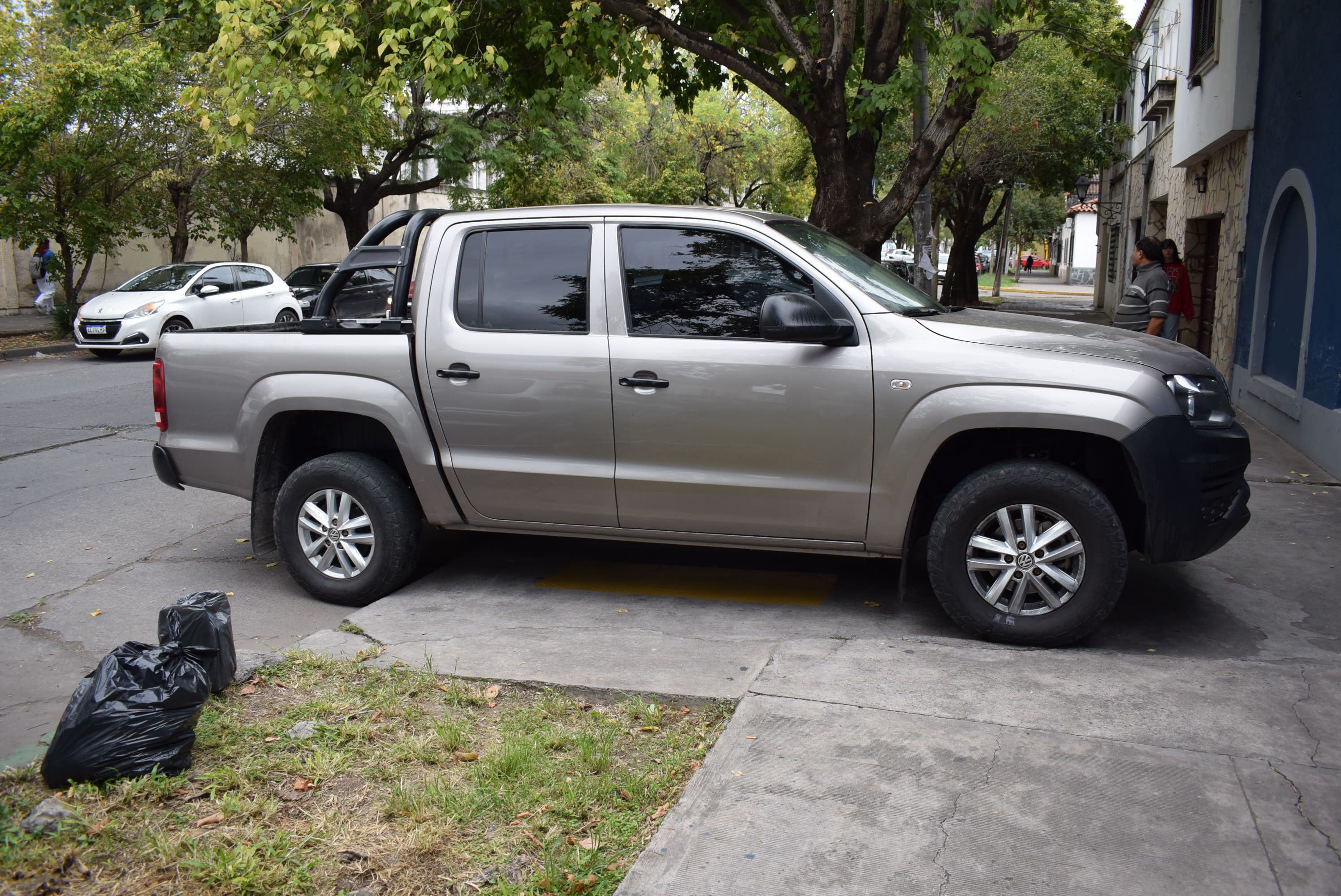 Volkswagen AMAROK TRENDLINE 2.0 4X2 6