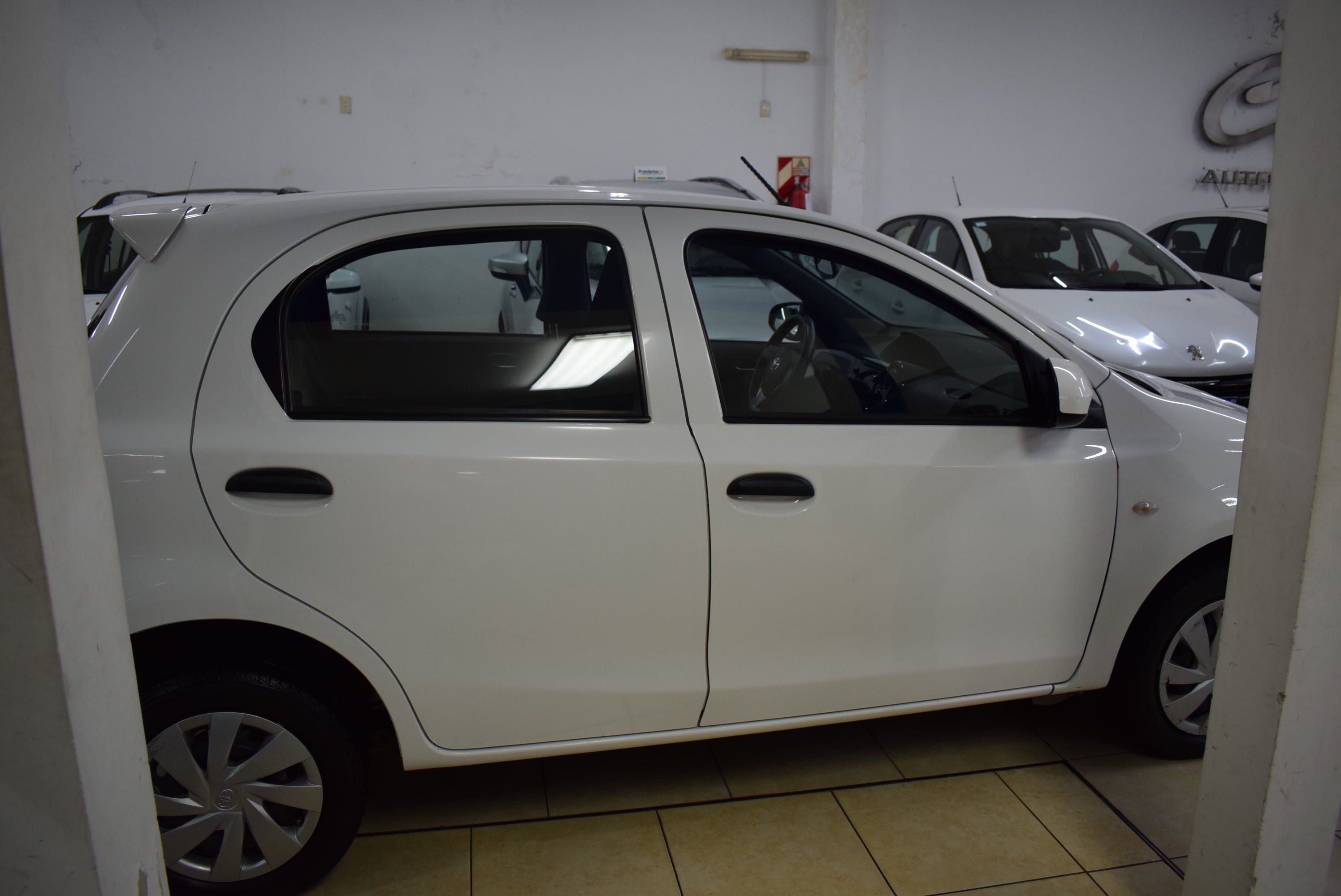 Toyota ETIOS X  2