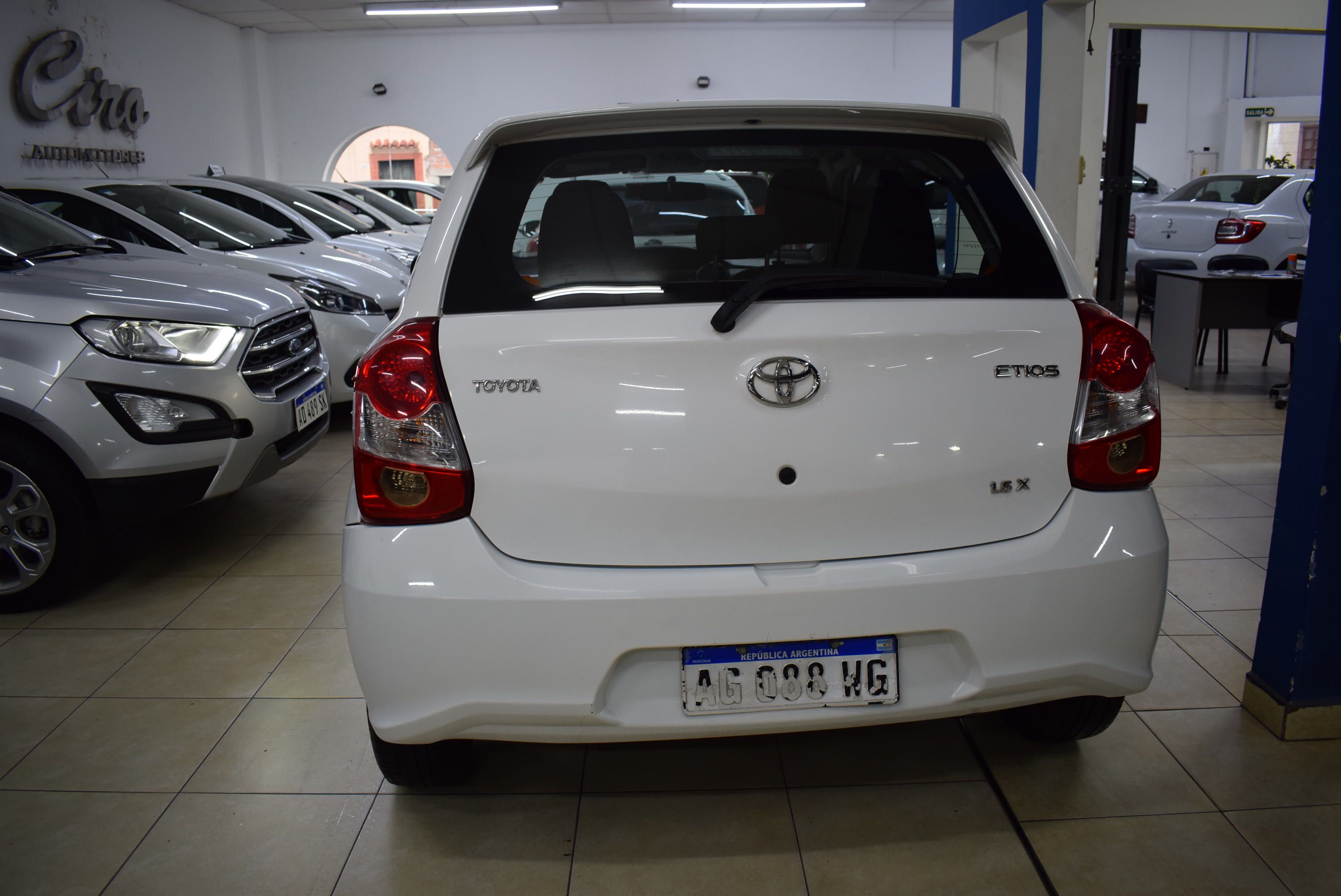 Toyota ETIOS X  6