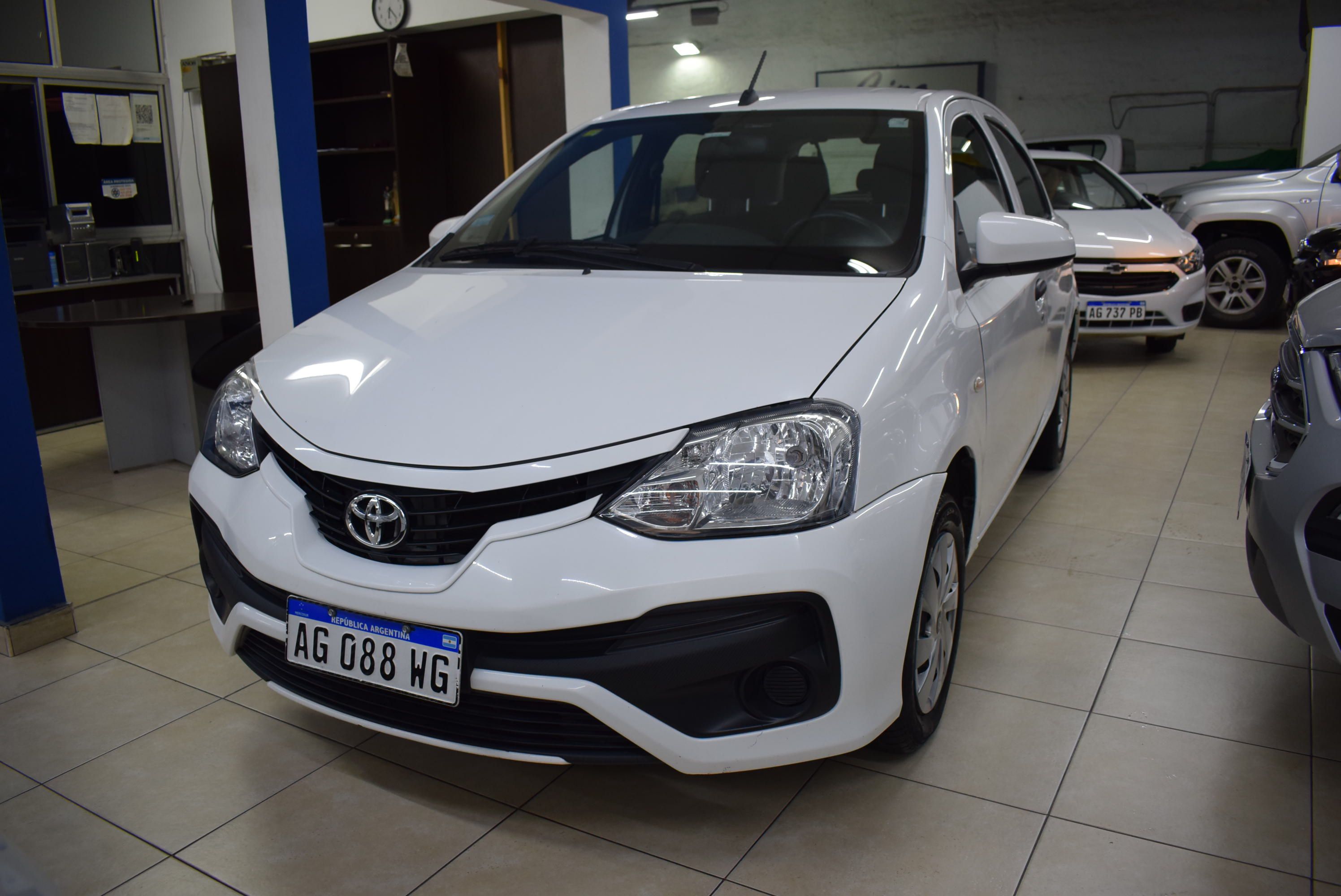Toyota ETIOS X  8