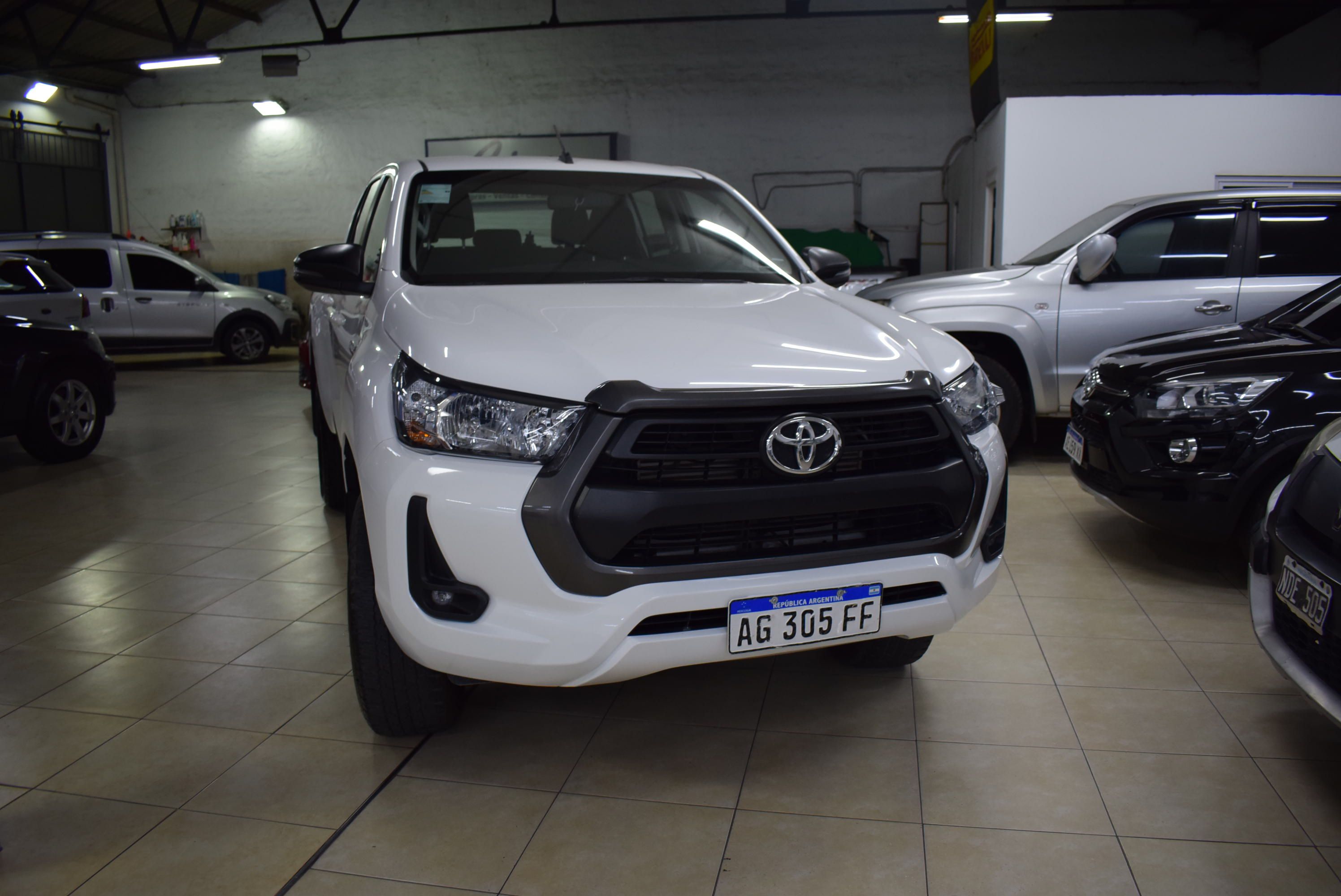 Toyota HILUX 2.8 SR 4x4 1