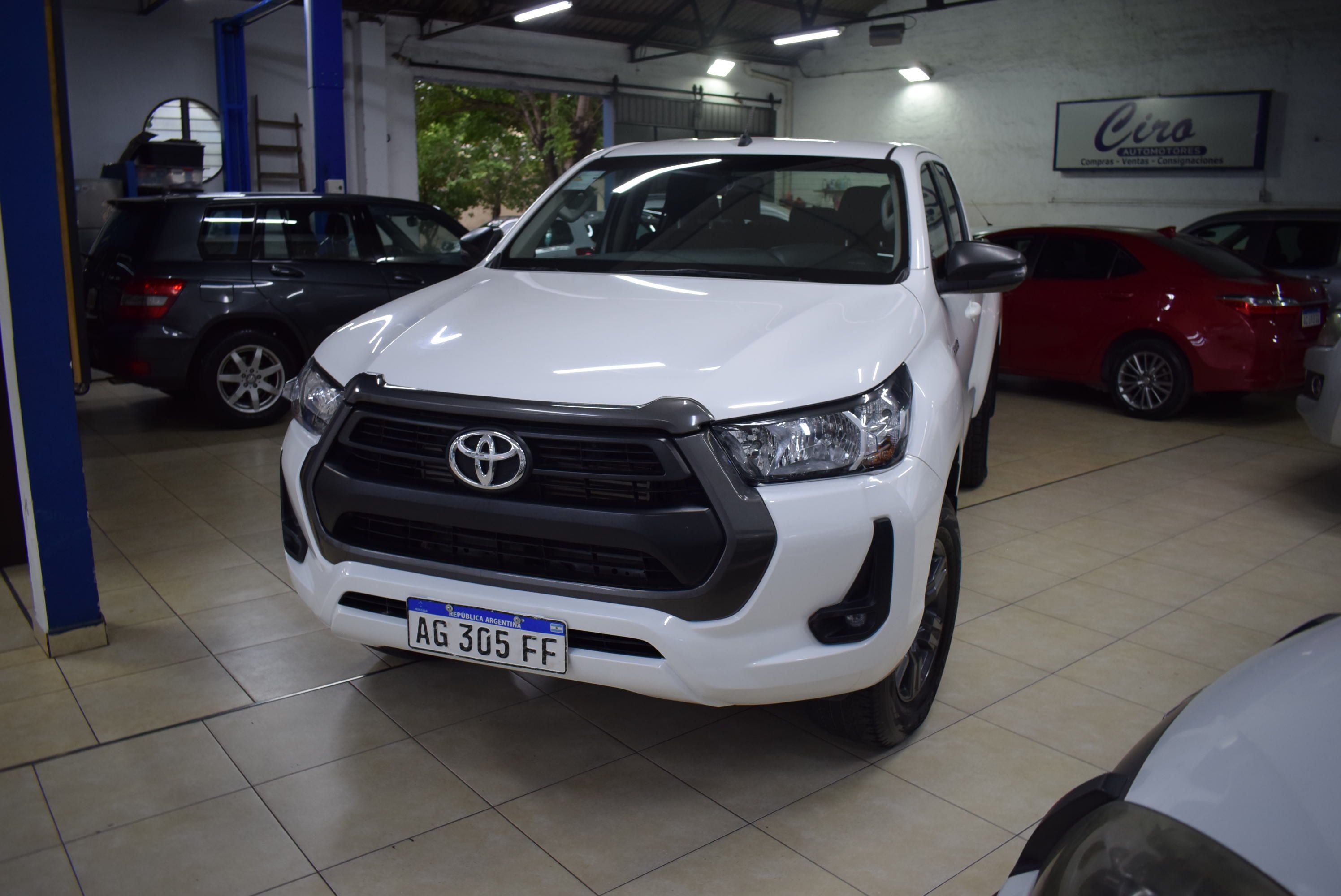 Toyota HILUX 2.8 SR 4x4 3