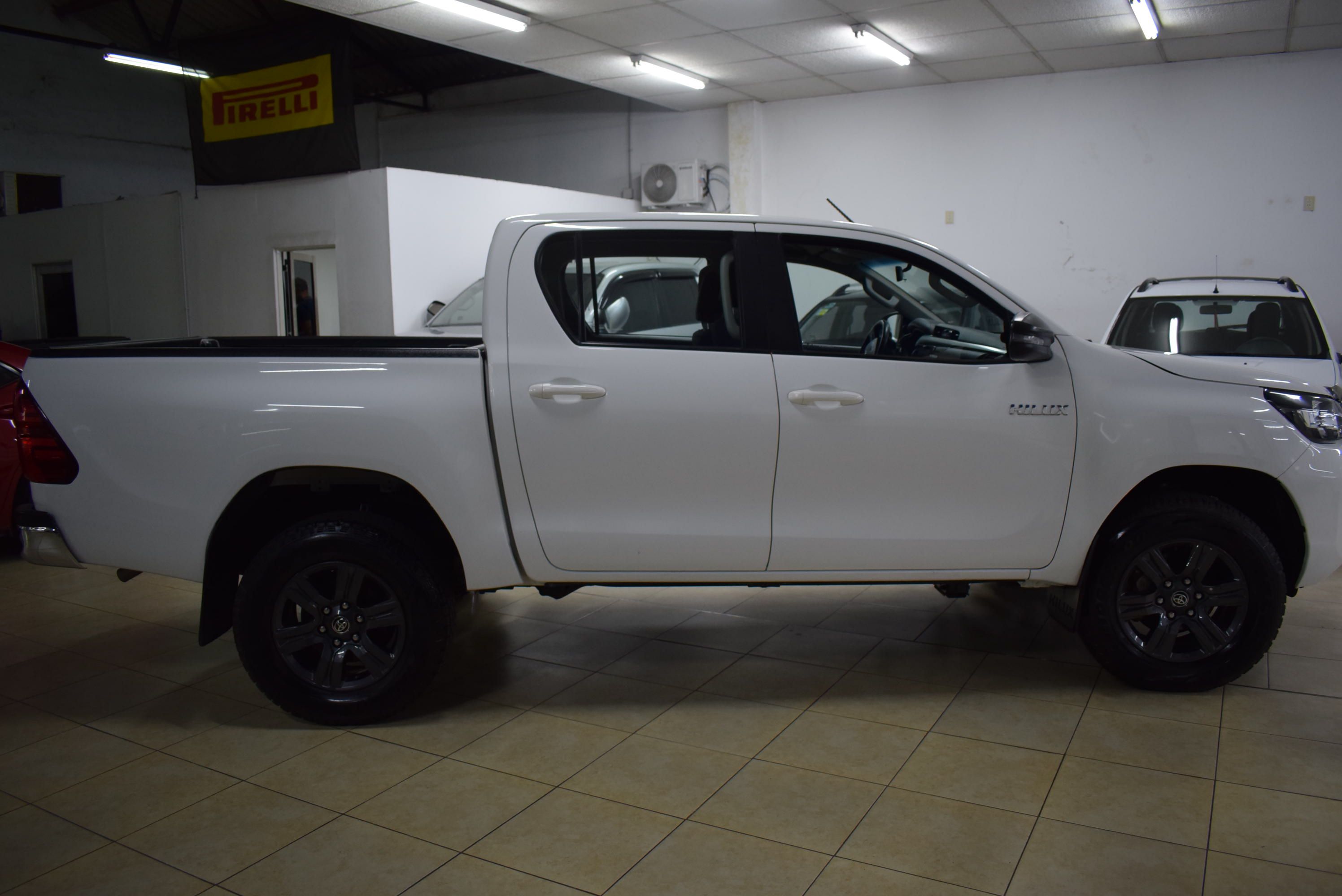 Toyota HILUX 2.8 SR 4x4 7