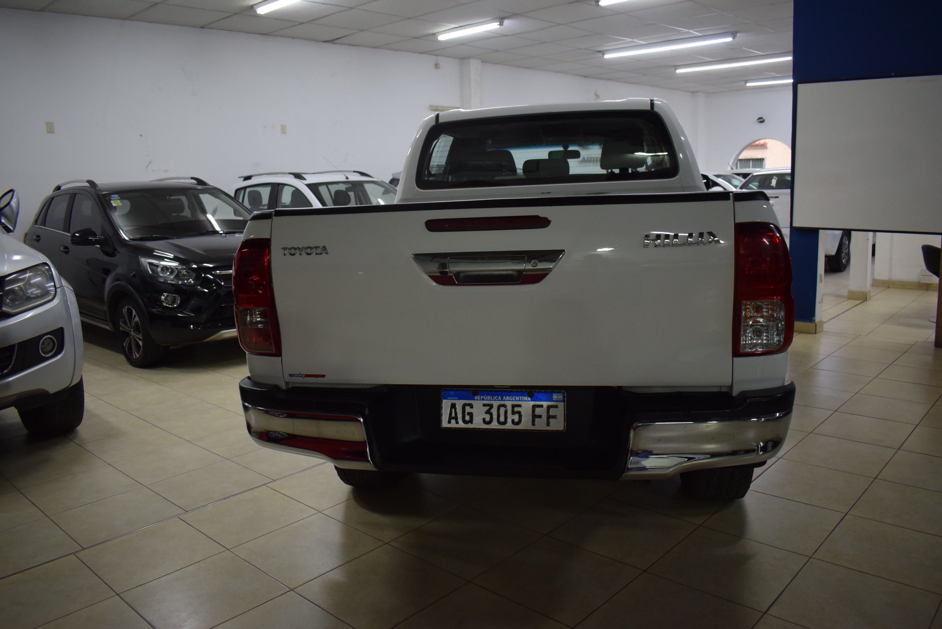 Toyota HILUX 2.8 SR 4x4 8