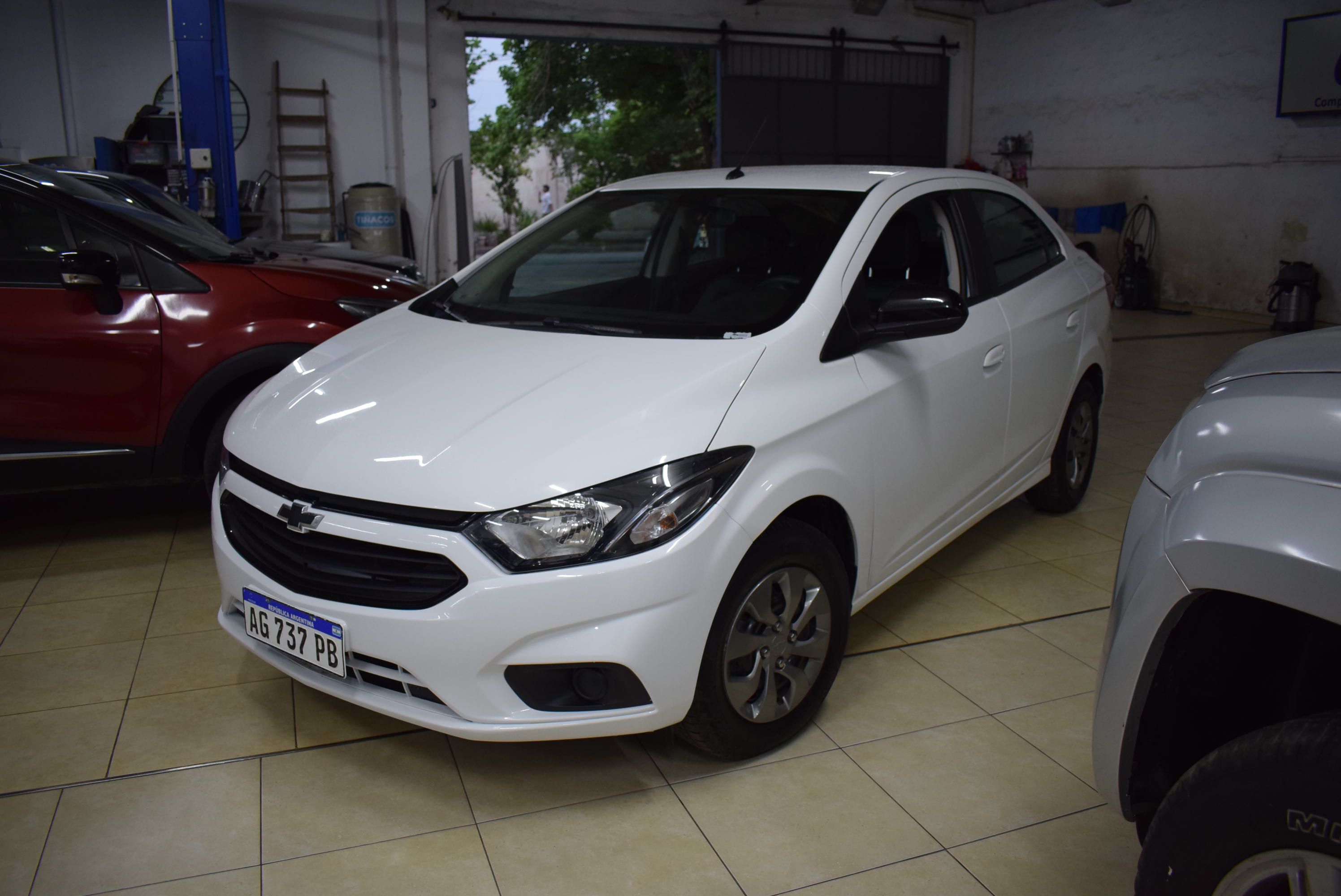 Chevrolet ONIX JOY PLUS BLACK 2