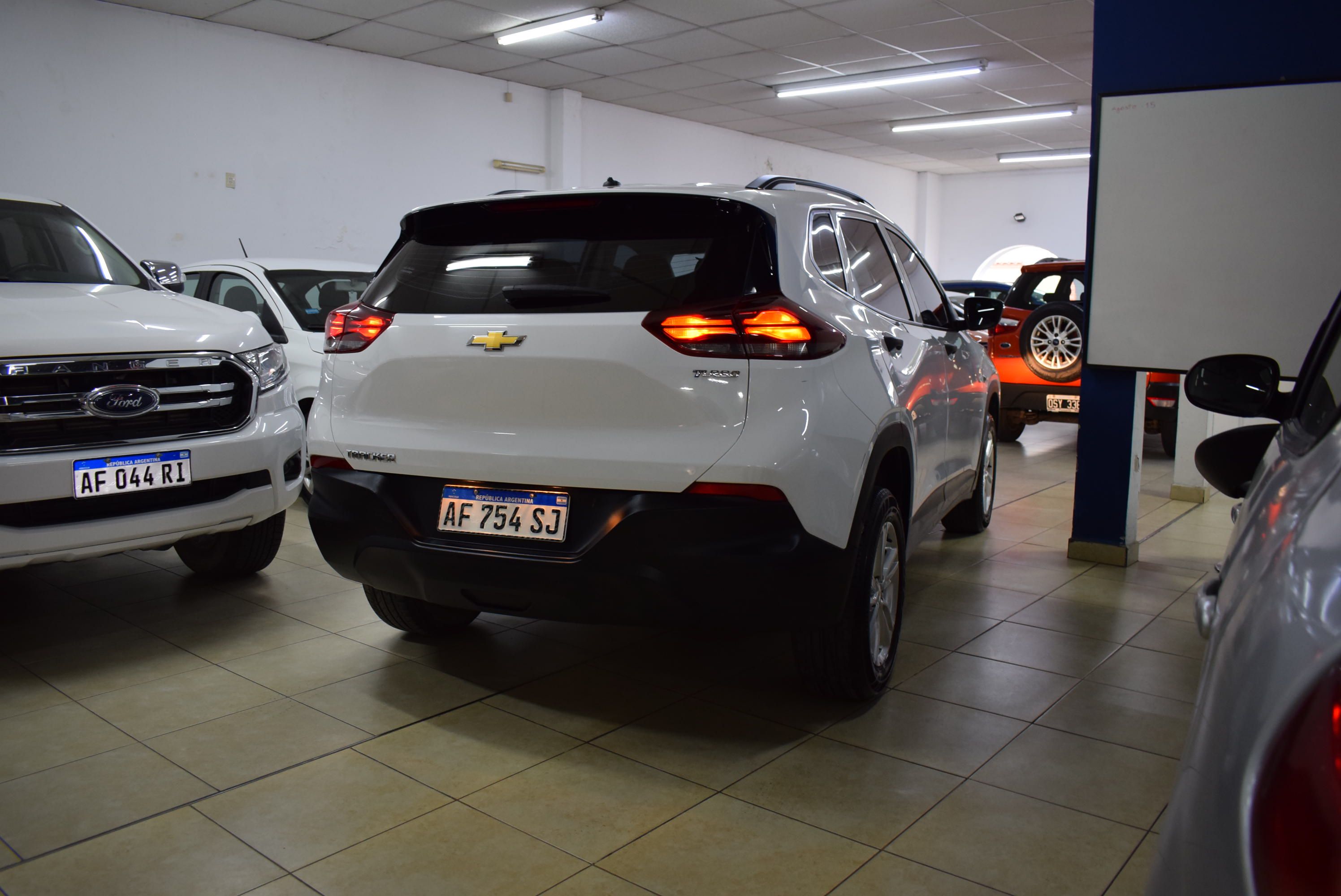Chevrolet TRACKER TURBO AT 8