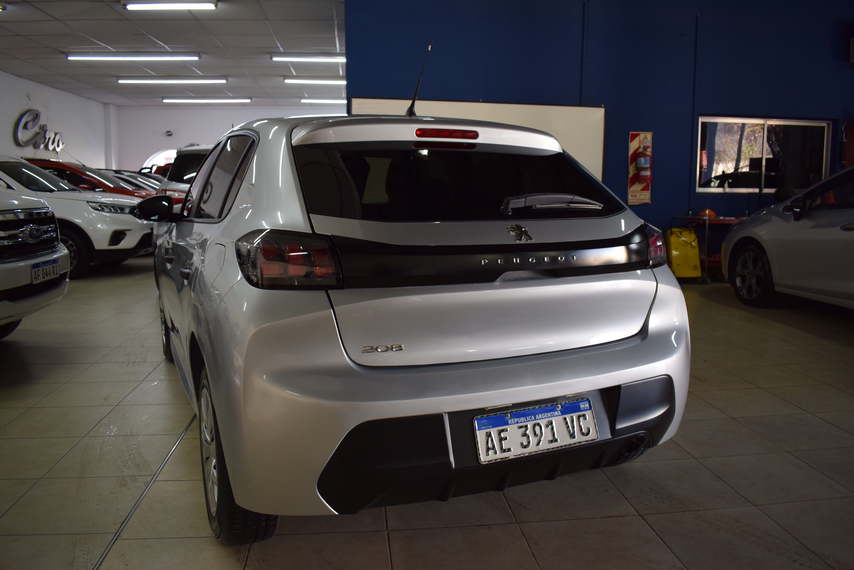 Peugeot 208 LIKE 1.2  10