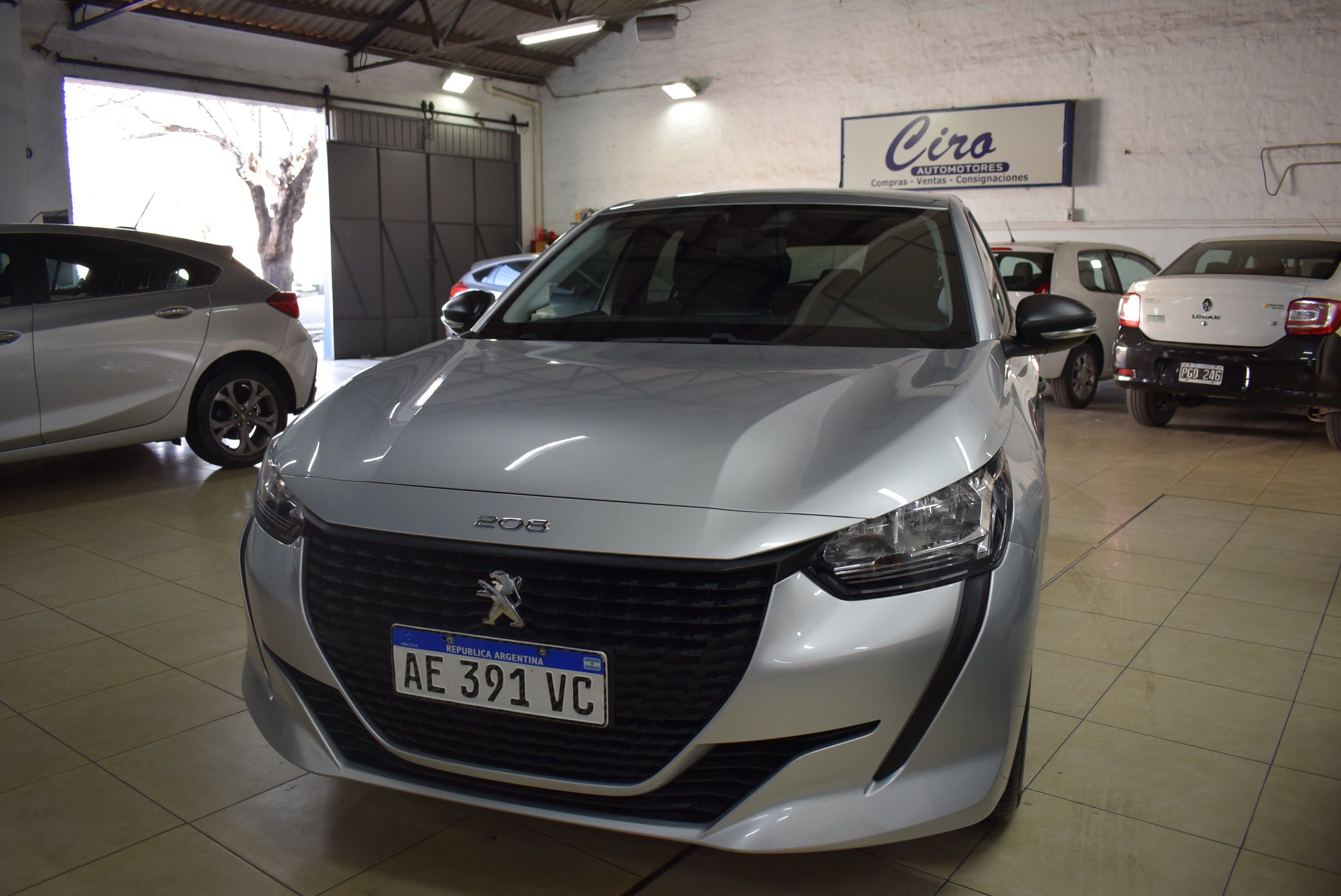 Peugeot 208 LIKE 1.2  5