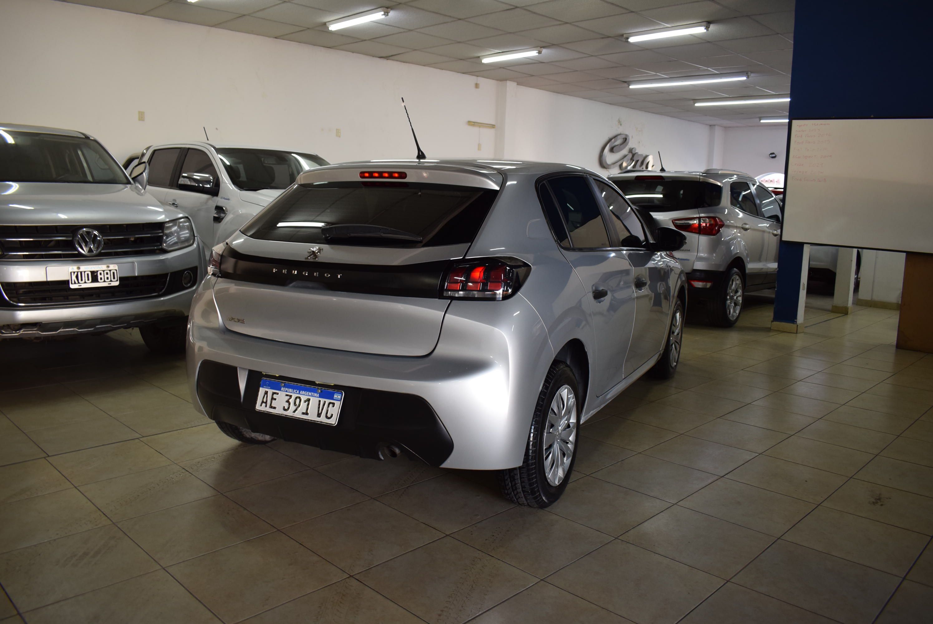 Peugeot 208 LIKE 1.2  7