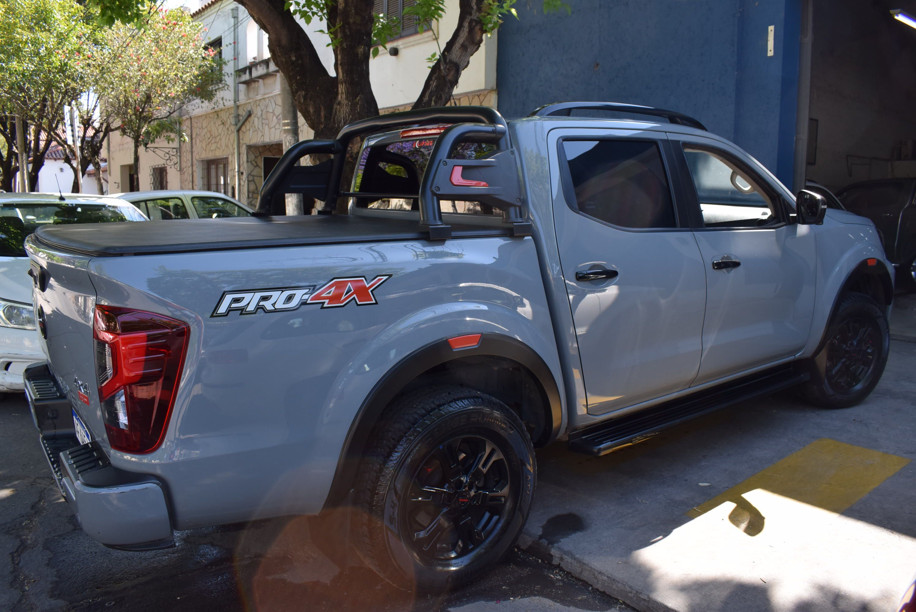 Nissan FRONTIER PRO4X 4X4 AT 2.3 D CD 8