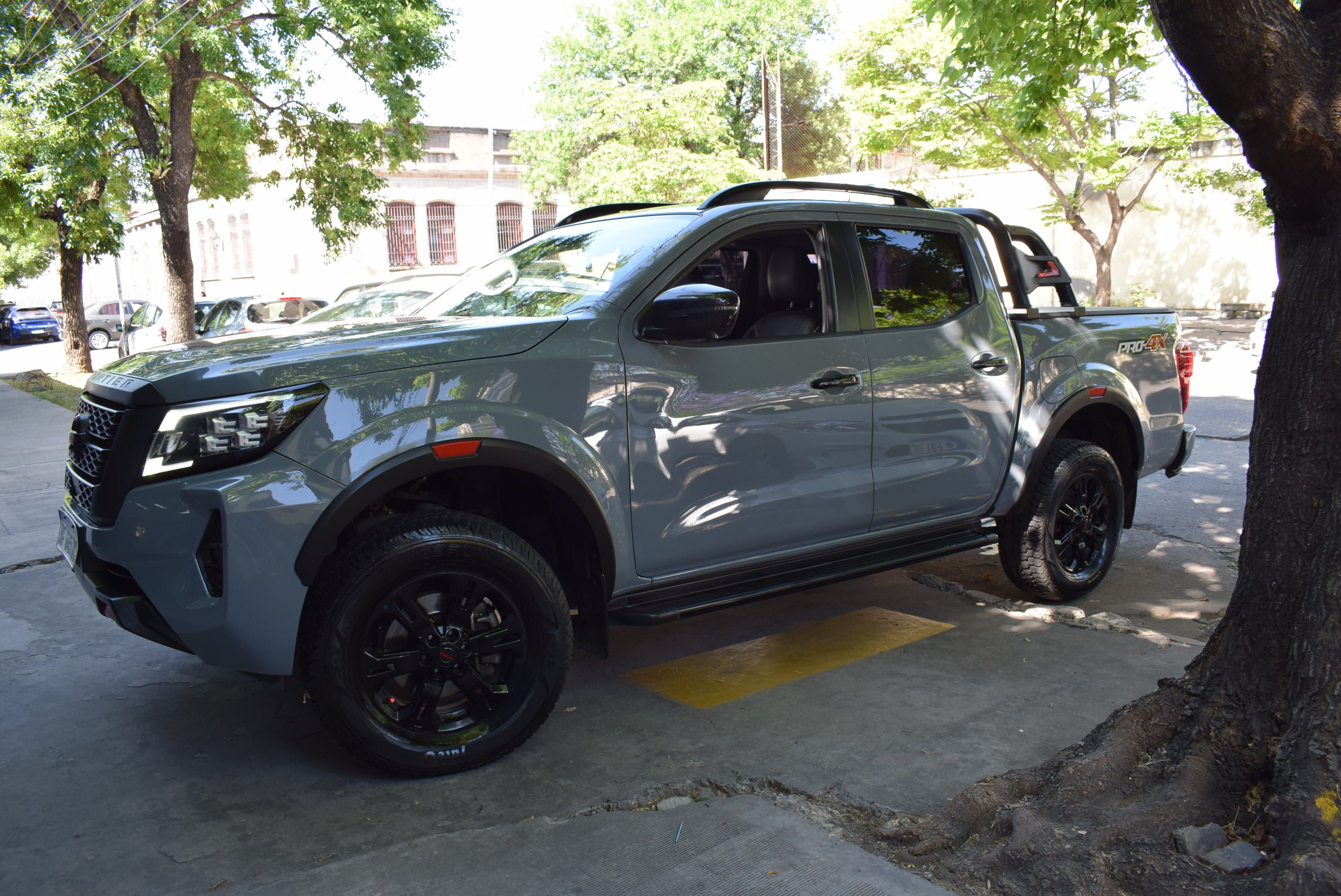 Nissan FRONTIER PRO4X 4X4 AT 2.3 D CD 9