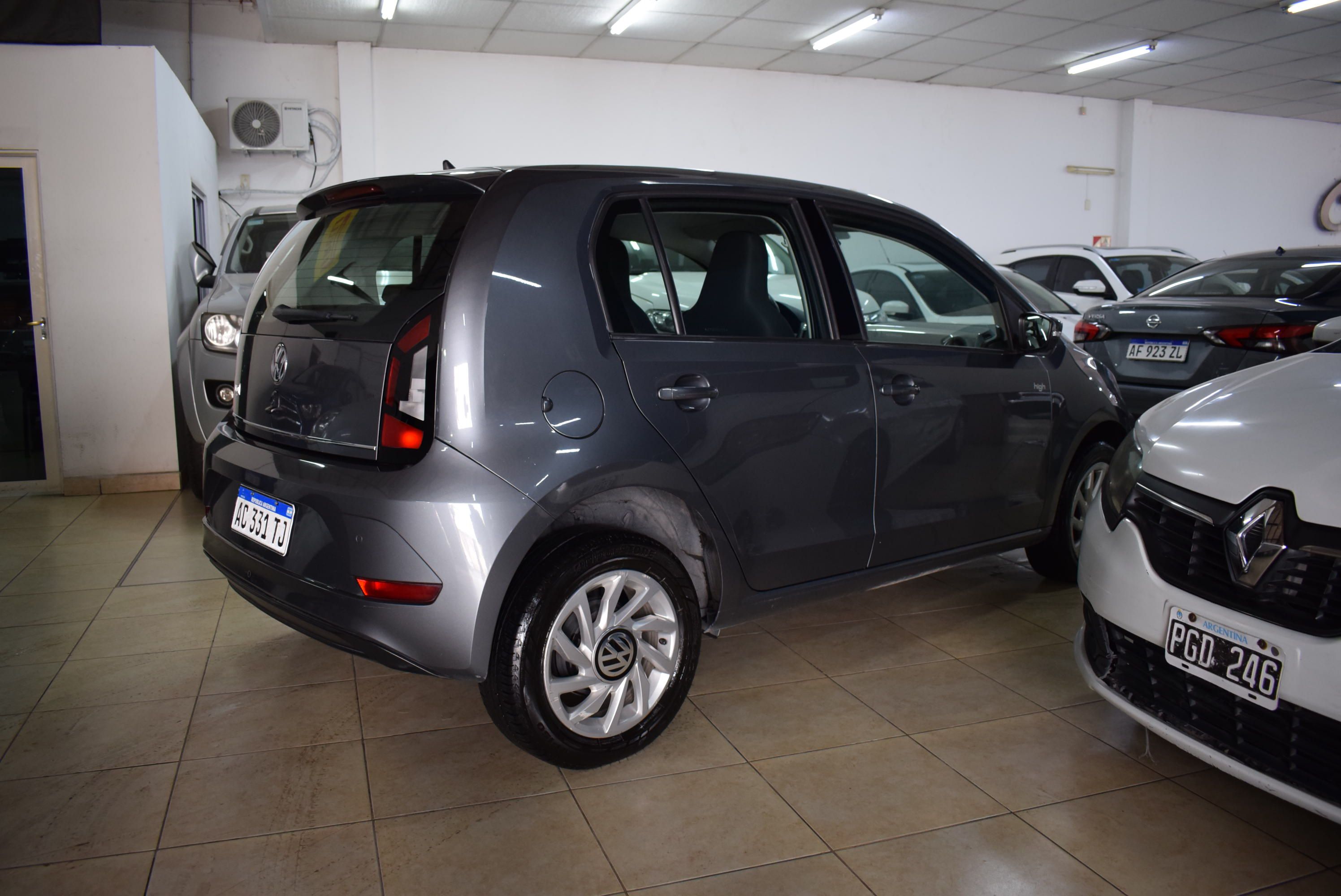 Volkswagen HIGH UP  4