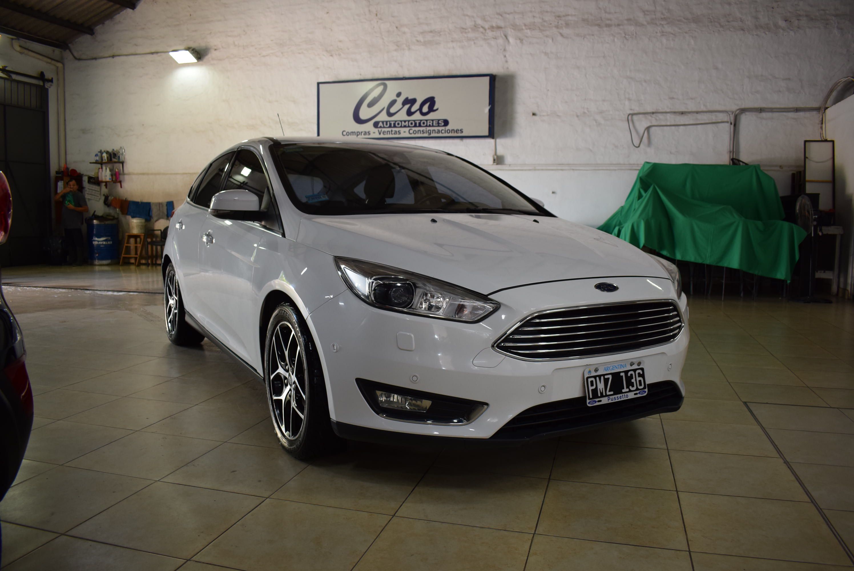 Ford FOCUS TITANIUM AT 6