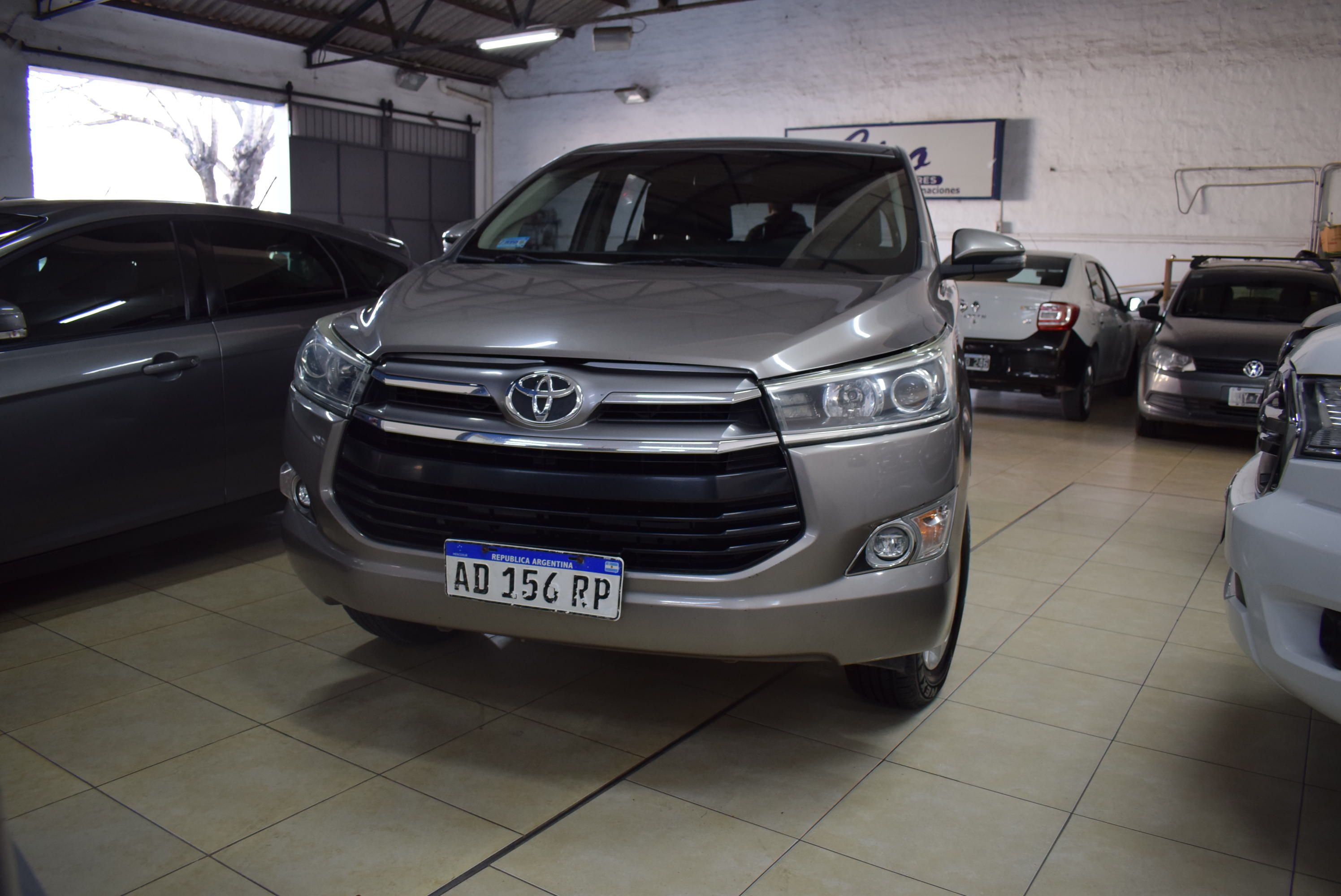 Toyota INNOVA SRV 2.7  1