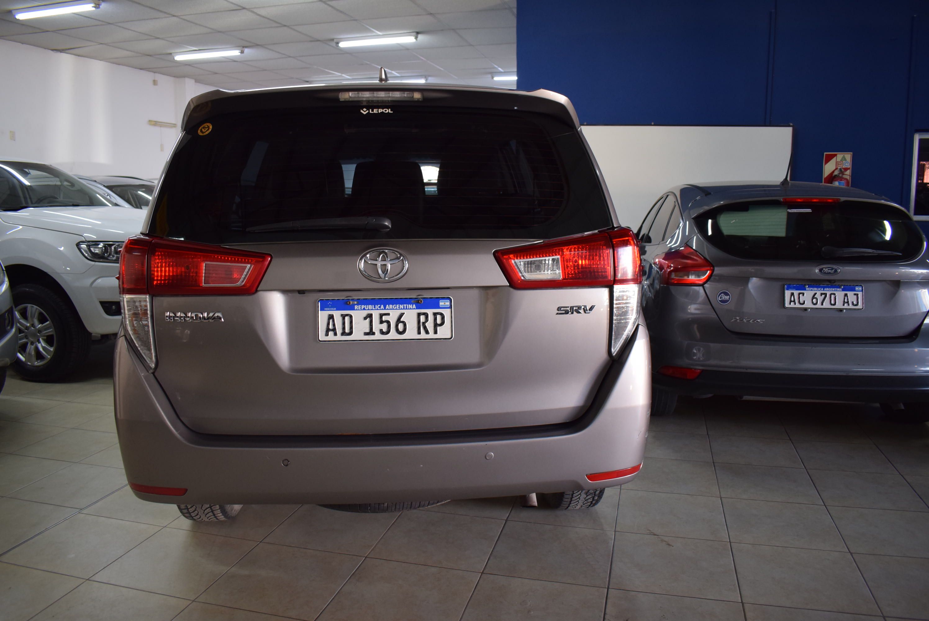 Toyota INNOVA SRV 2.7  10