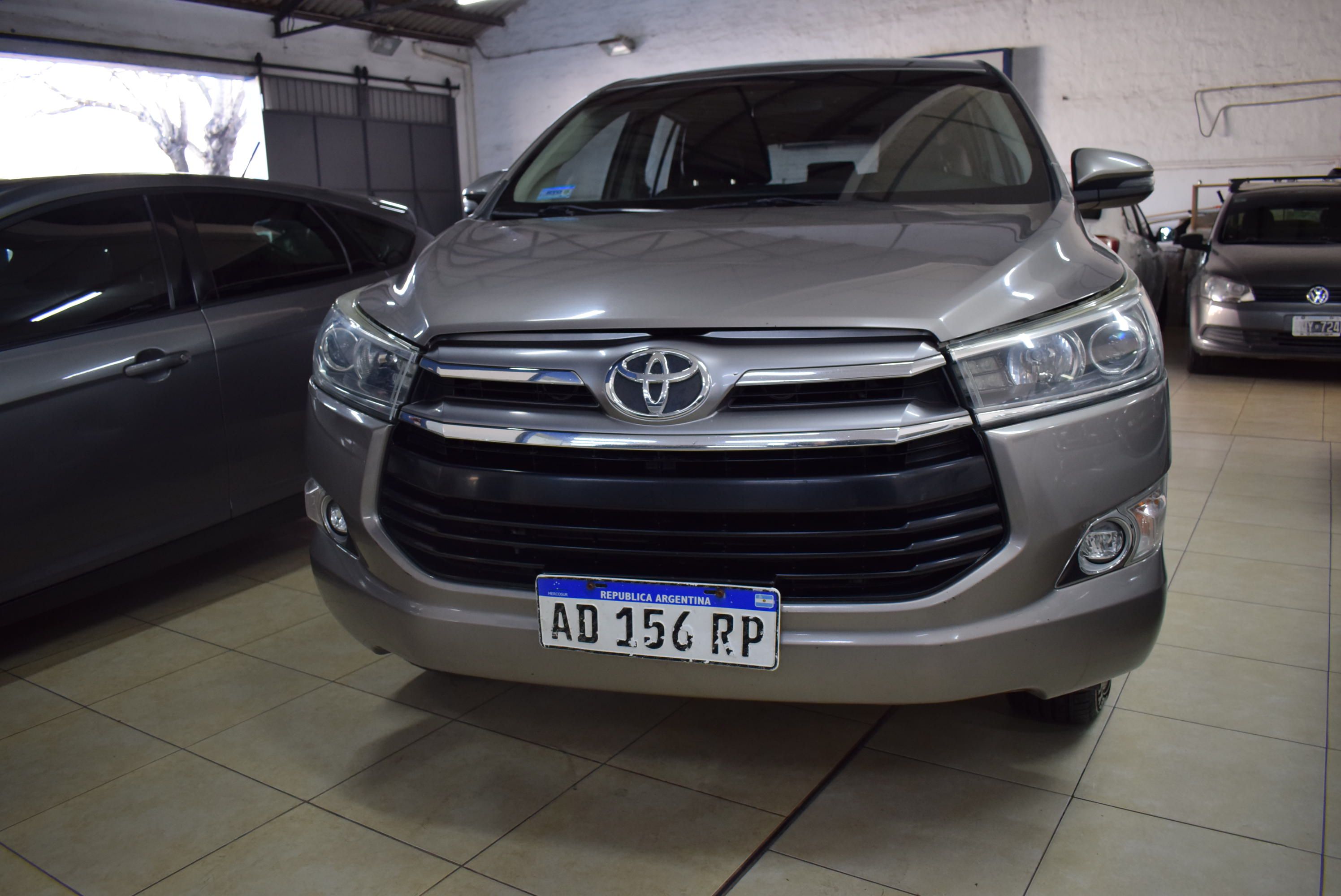 Toyota INNOVA SRV 2.7  2