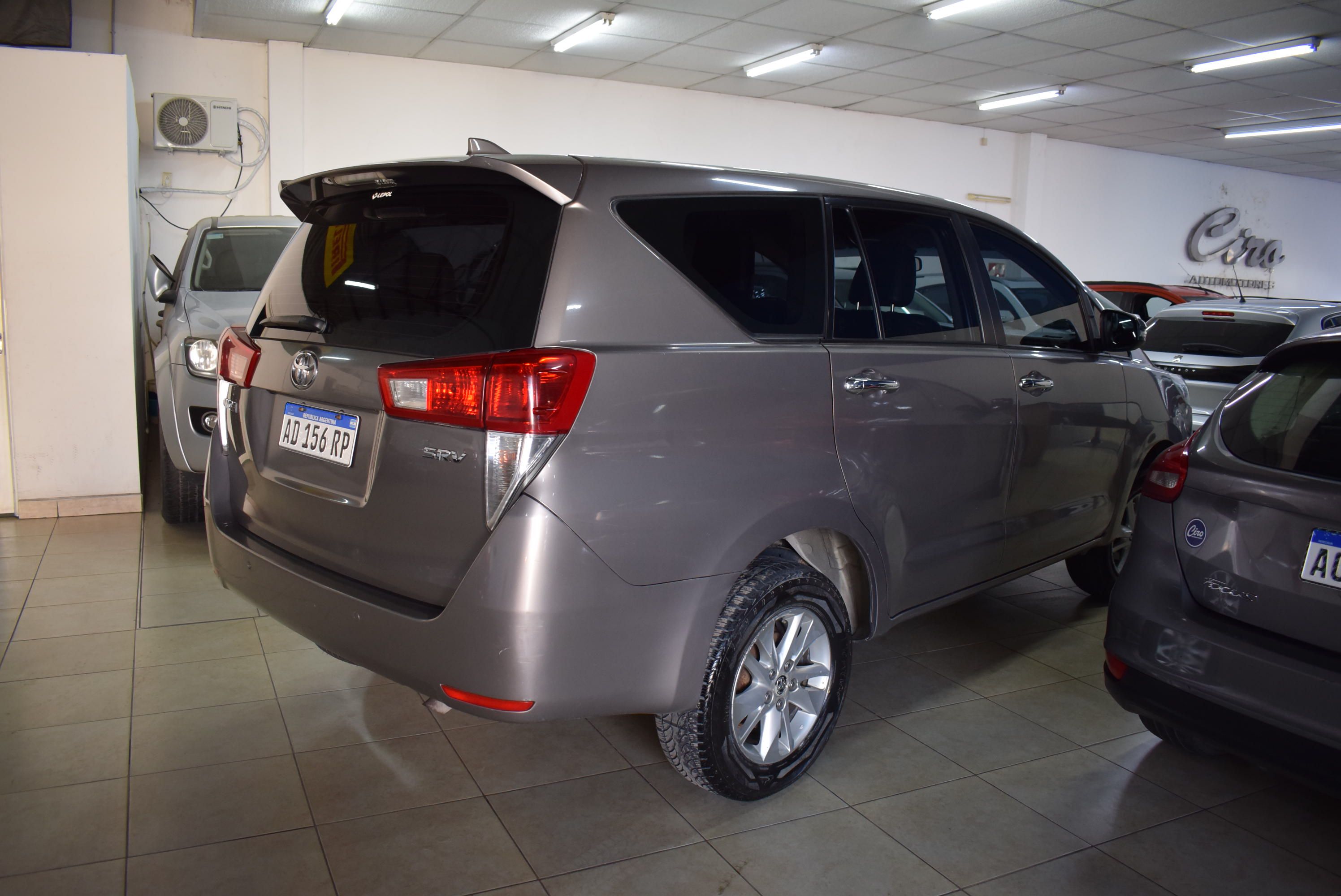 Toyota INNOVA SRV 2.7  3