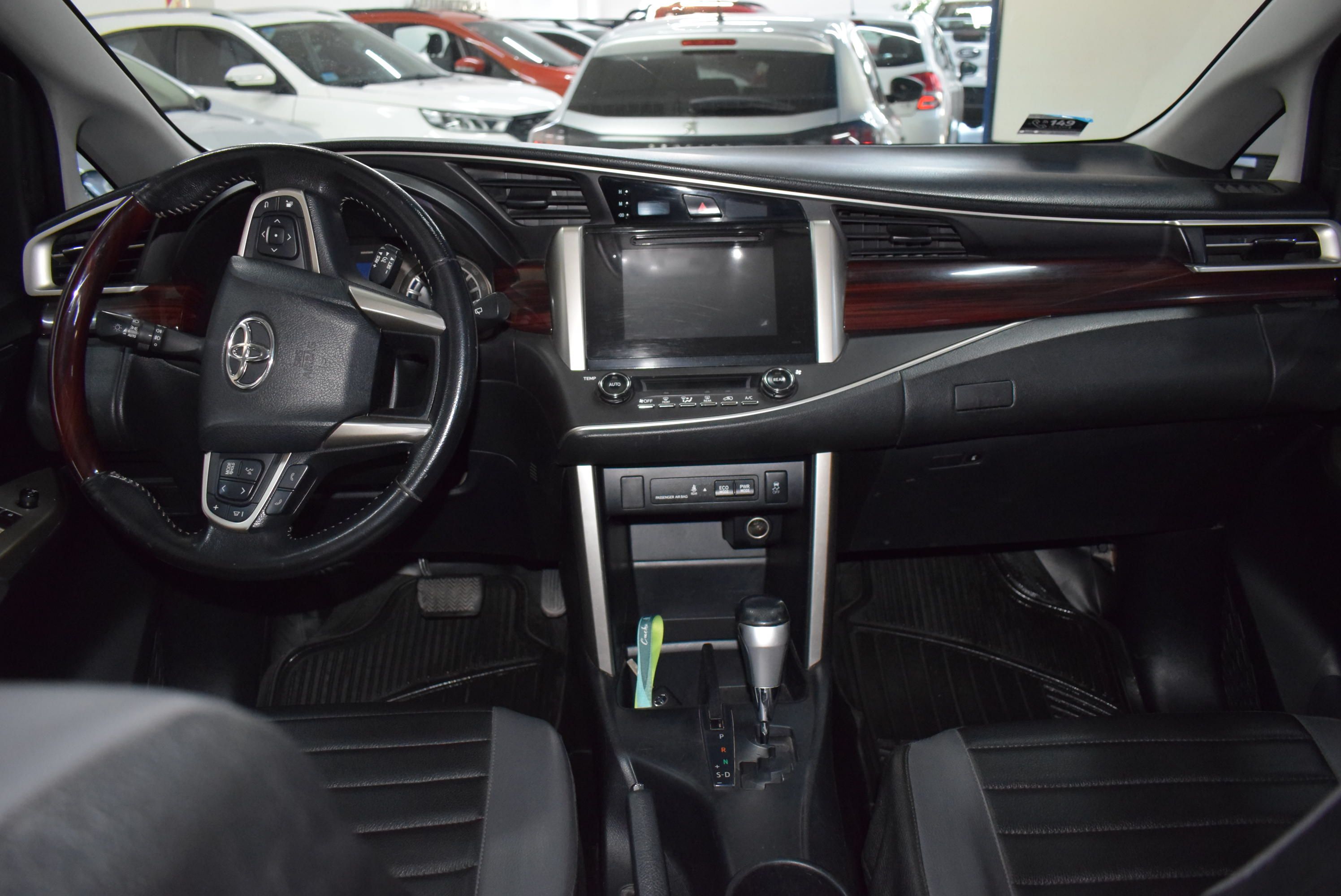 Toyota INNOVA SRV 2.7  4