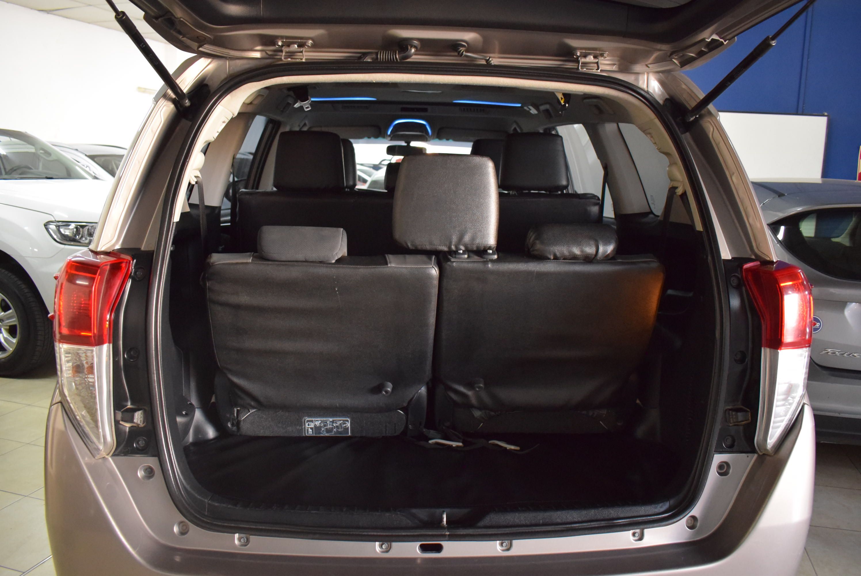 Toyota INNOVA SRV 2.7  6