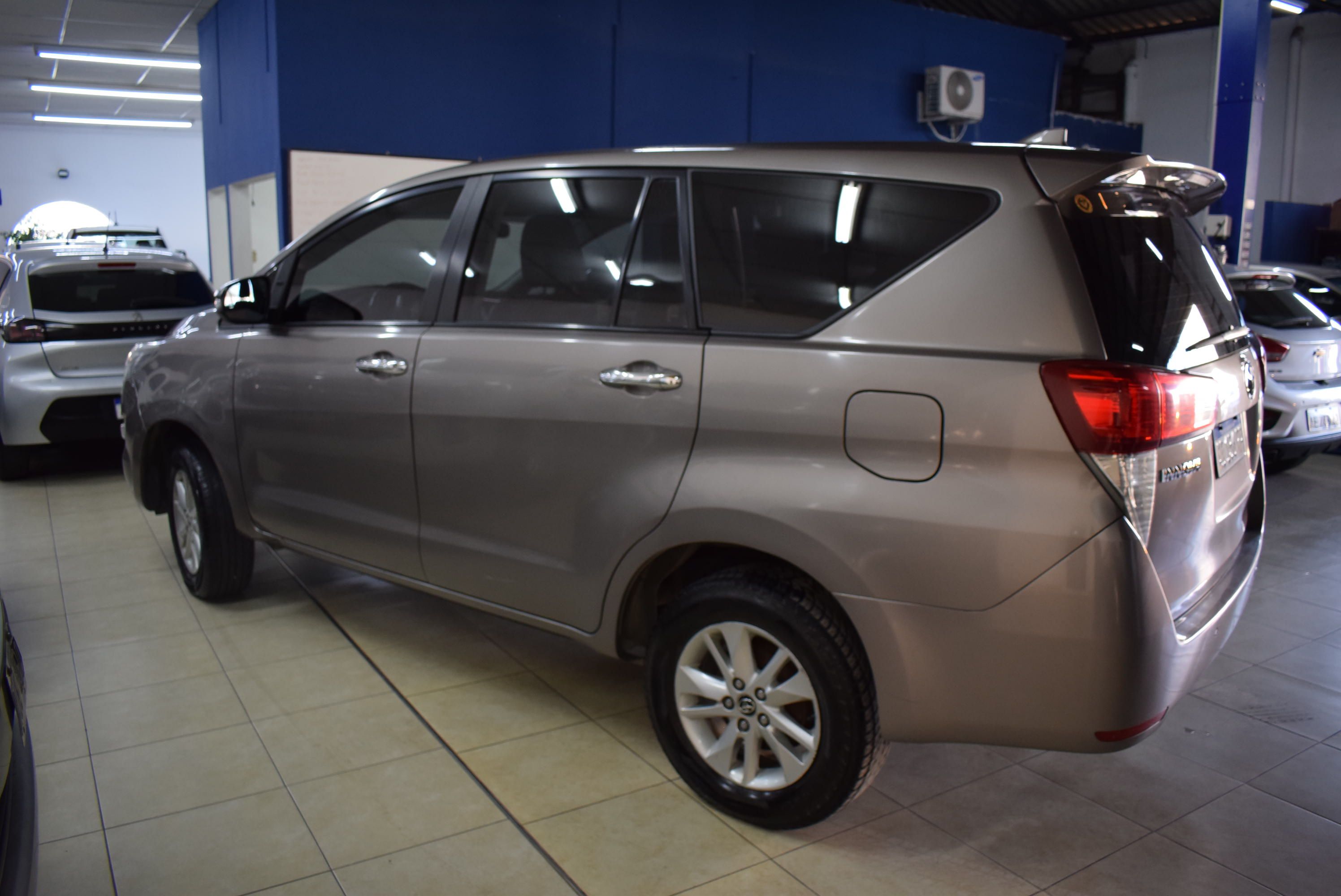 Toyota INNOVA SRV 2.7  9