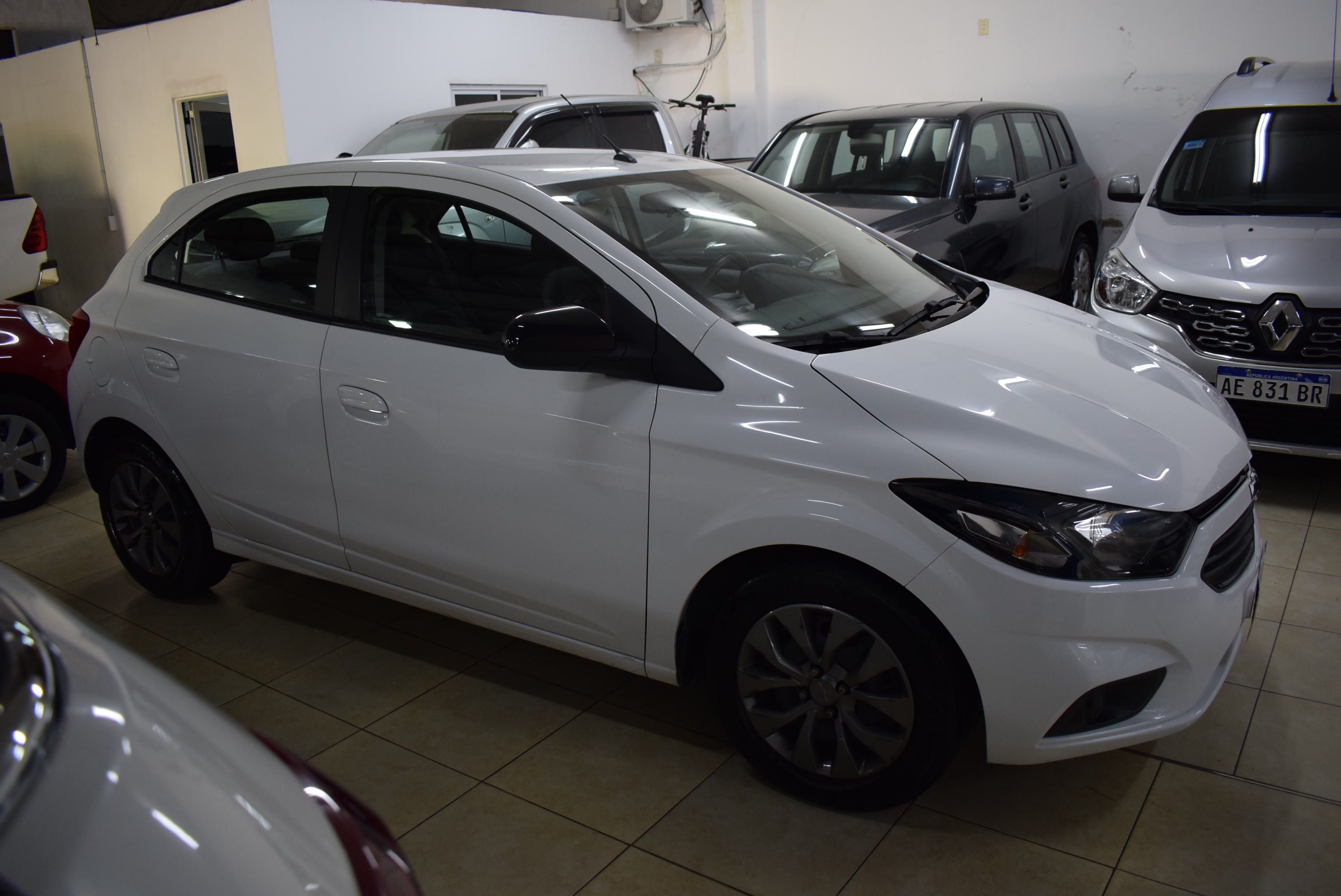 Chevrolet ONIX JOY BLACK 4