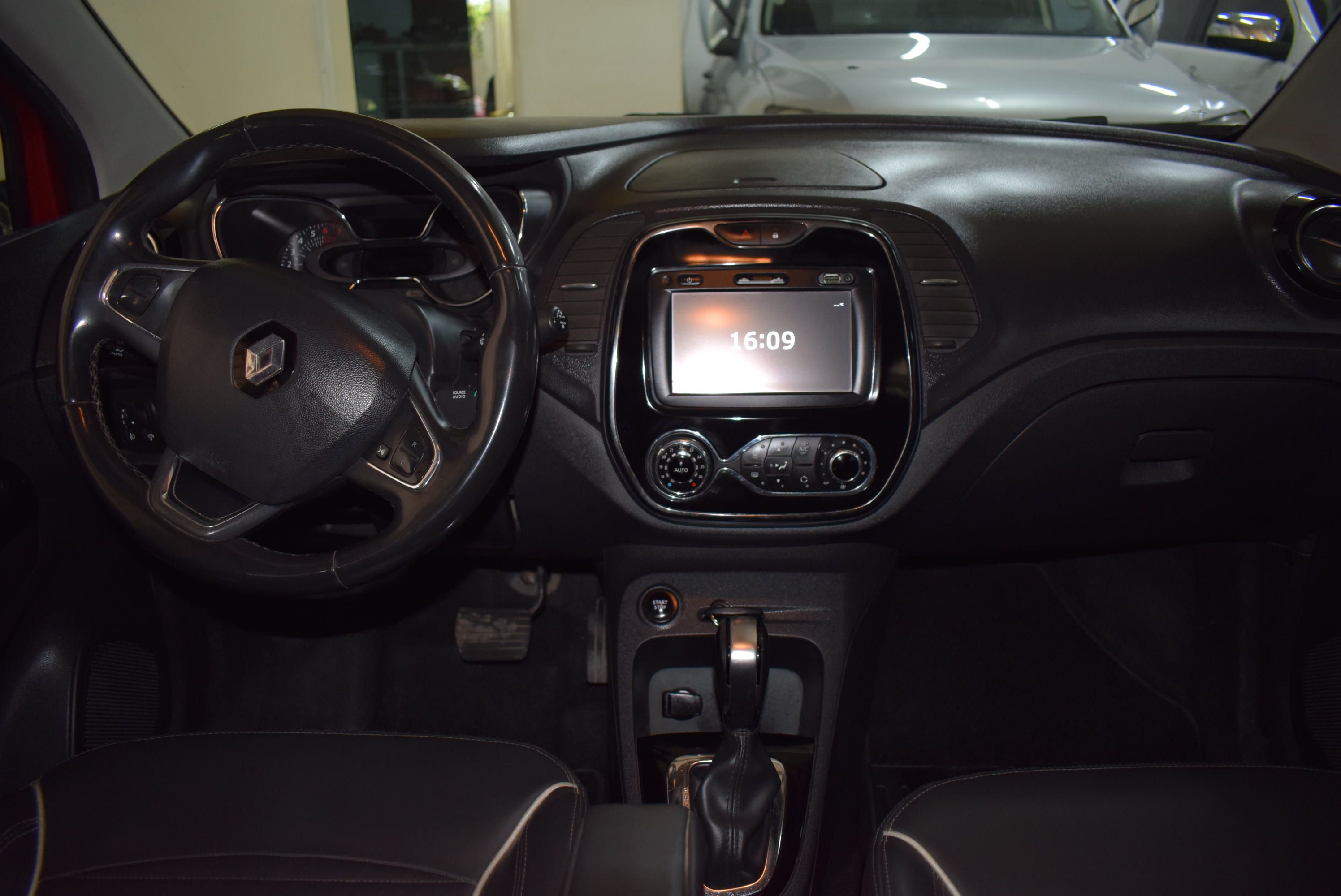 Renault CAPTUR INTENS 1.6 CVT 4