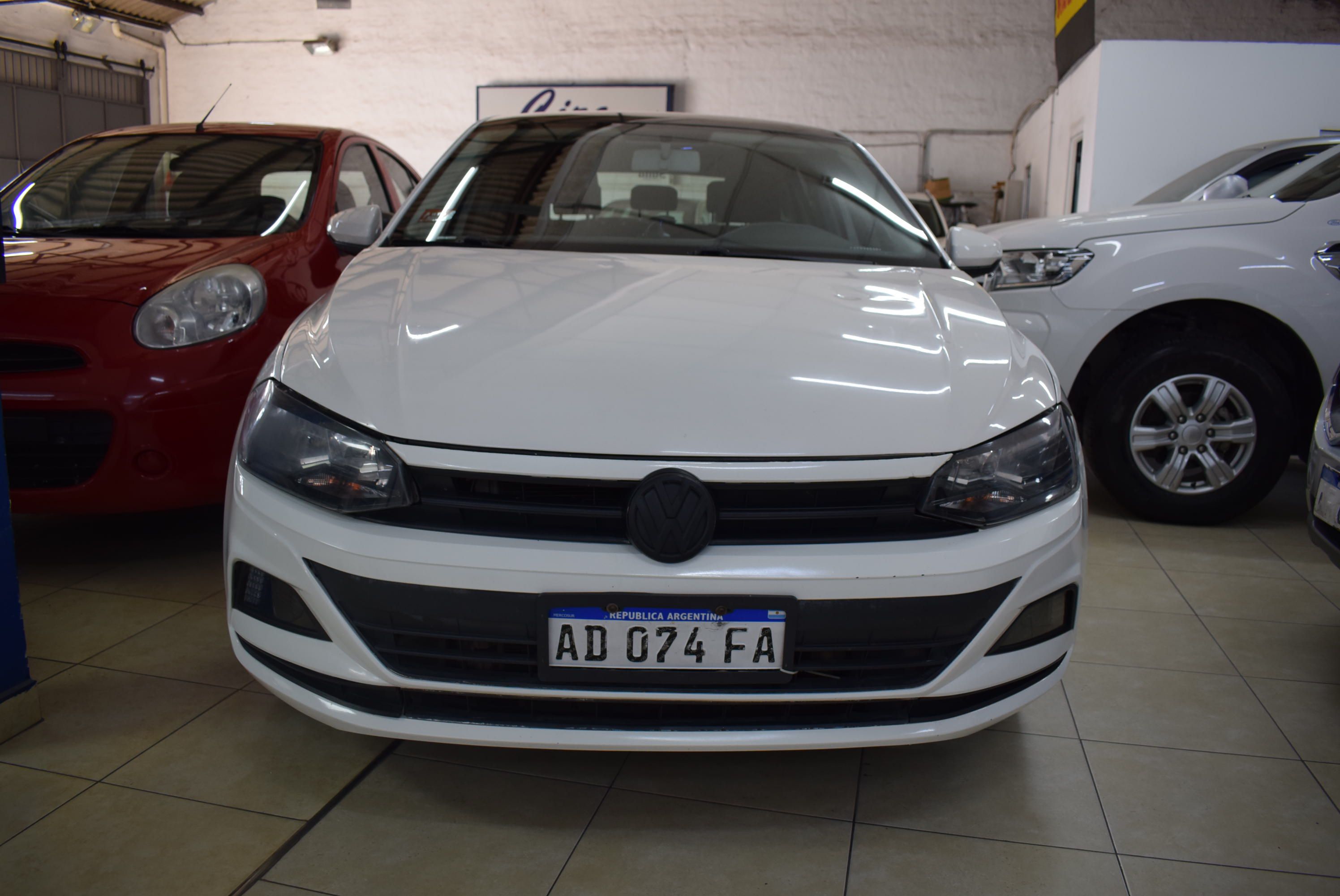 Volkswagen POLO TRENDLINE 1.6  4