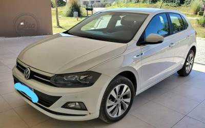 AUTO IMPECABLE POLO HIGHLINE AUTOMATICO