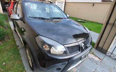 Sandero Stepway con gnc de 5ta modelo 2011 con 130mil km vendo permuto o financio 3:8:7:4:8:8:18:4:7