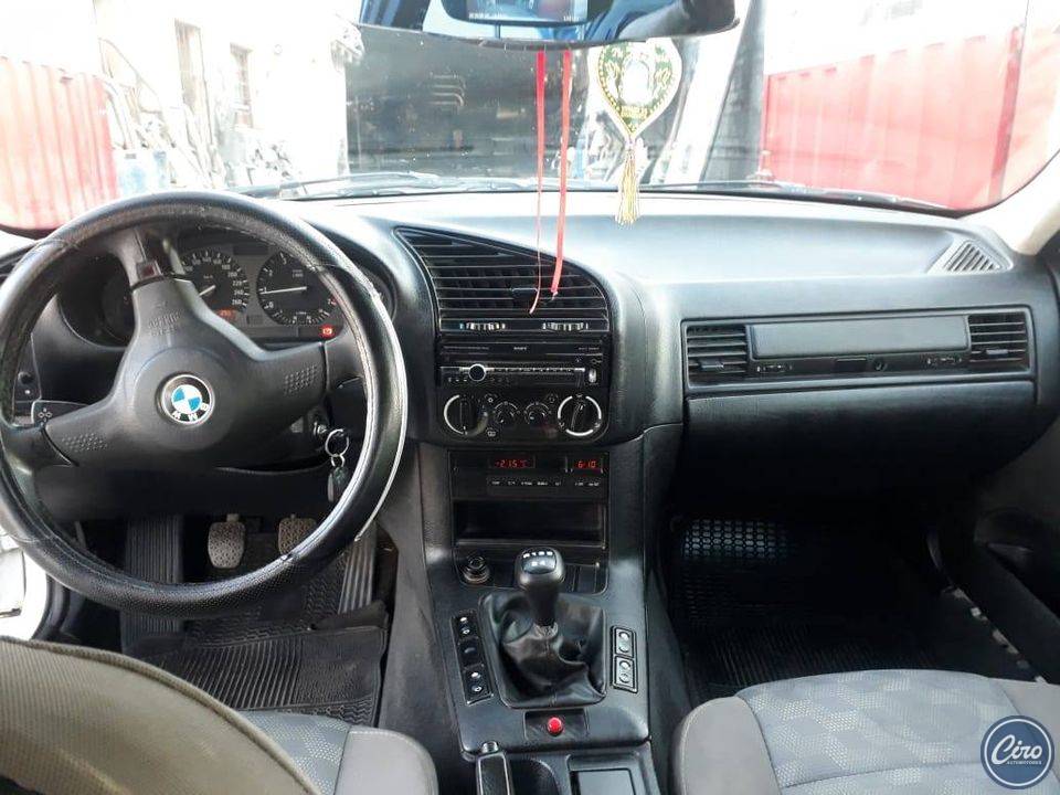 1994 BMW 318 is 6