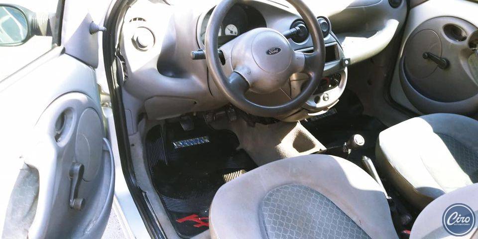 Ford ka naftero modelo 2000 () 4