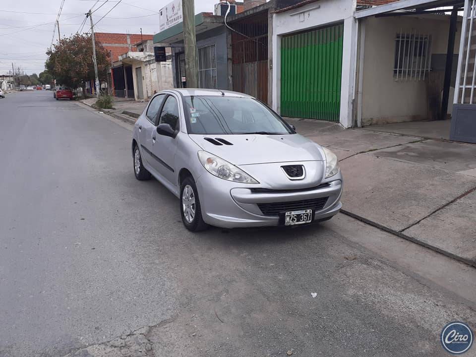 Peugeot 207 XR modelo 2013 4