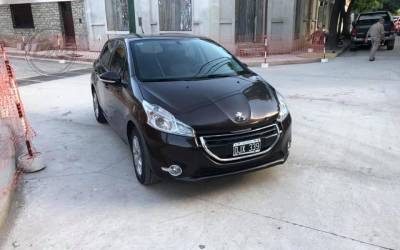Peugeot 208 Allure 2014