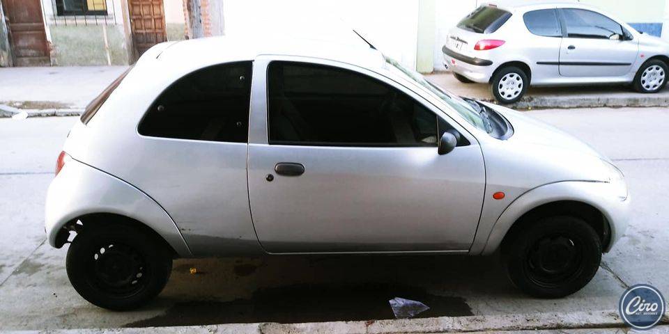 Ford ka naftero modelo 2000 () 7