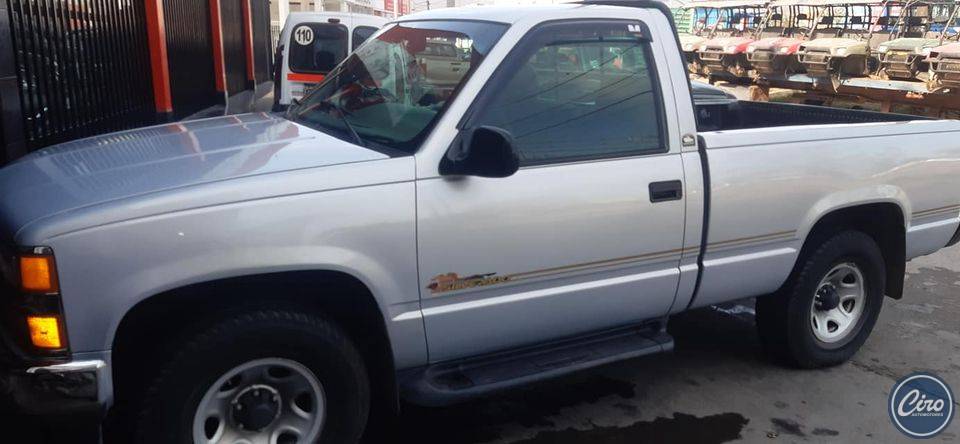 Chevrolet Silverado 2001 4