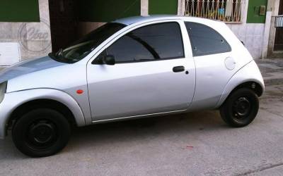 Ford ka naftero modelo 2000 ()