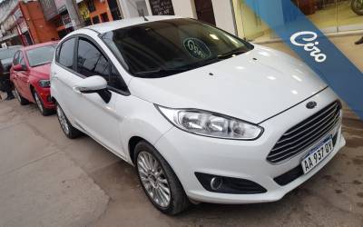 Ford FIESTA SE MT