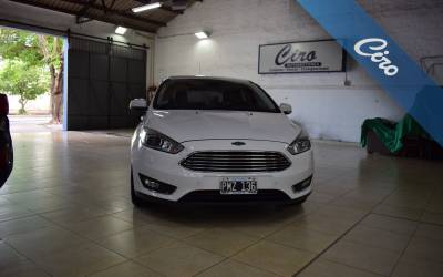 Ford FOCUS TITANIUM AT